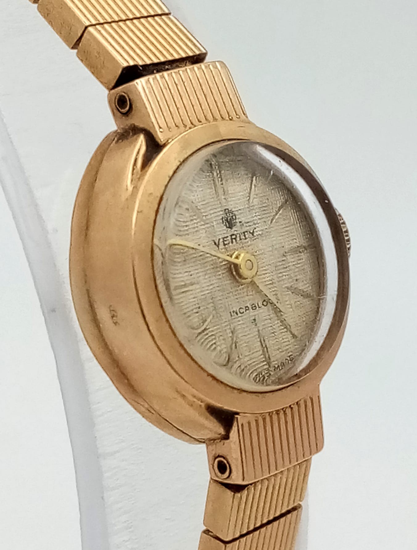 A Vintage 9K Yellow Gold Verity Ladies Watch. 9K gold bracelet and 9K gold oval case - 15mm. - Image 7 of 7
