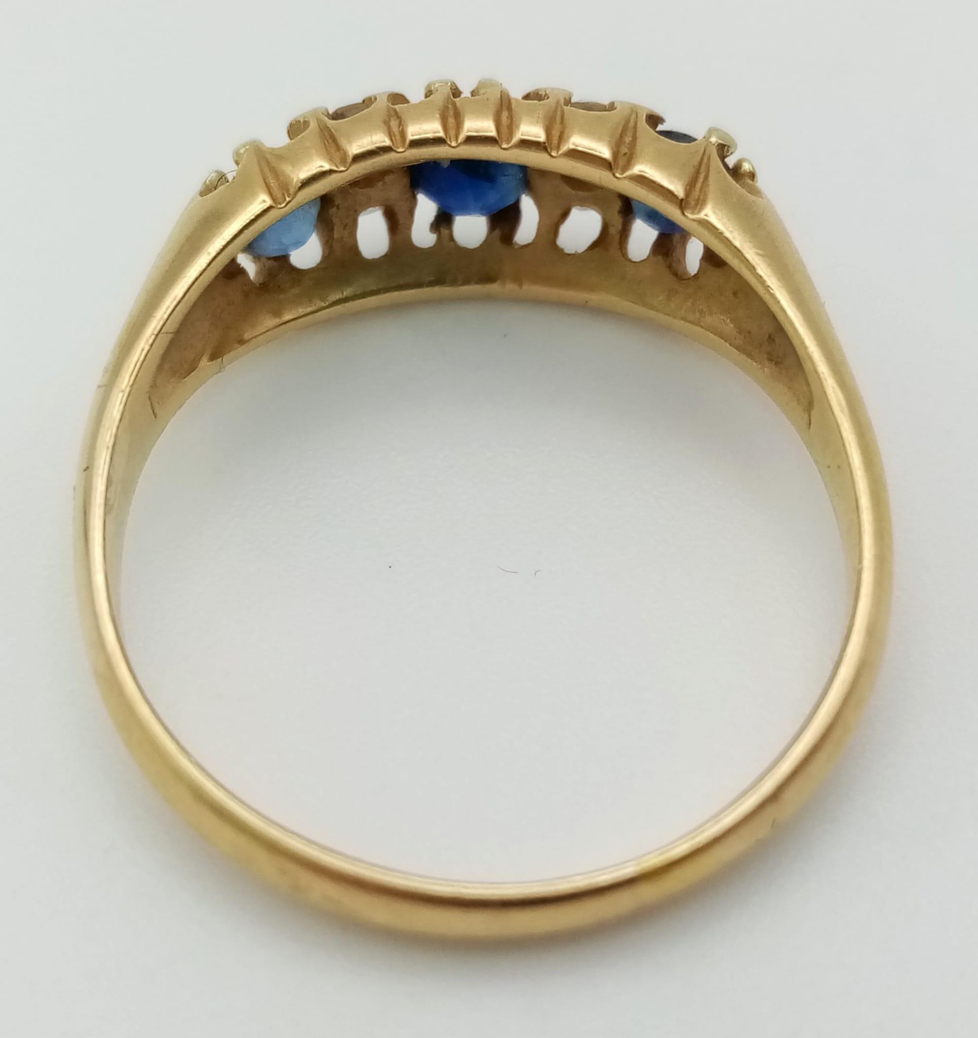 An antique, 18 K yellow gold ring with old cut diamonds and sapphires (0.65 carats). Hallmarked - Image 3 of 4