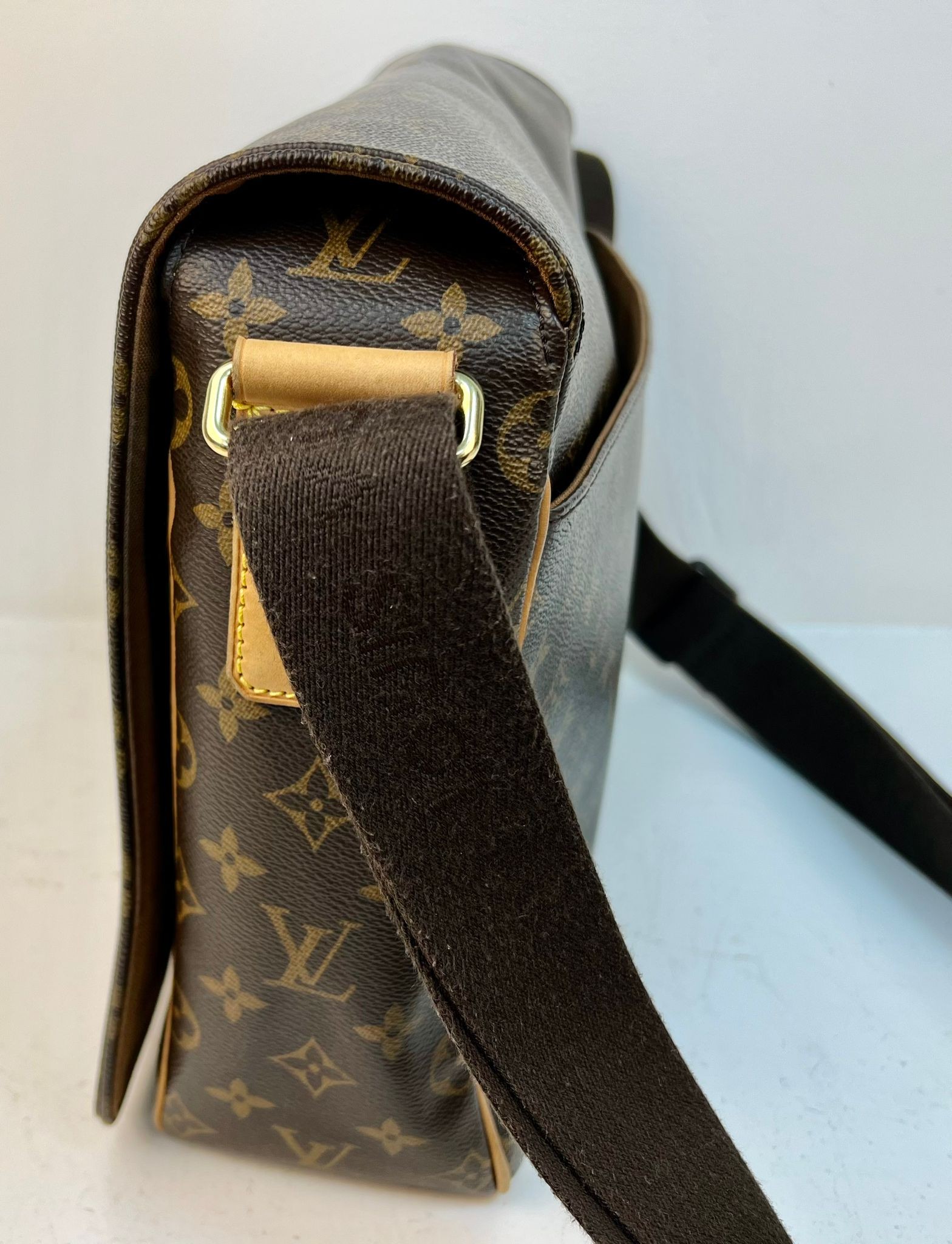 A Louis Vuitton Large Flap Shoulder Bag and Dust Cover. LV monogram canvas. Gold-tone hardware. - Image 7 of 7