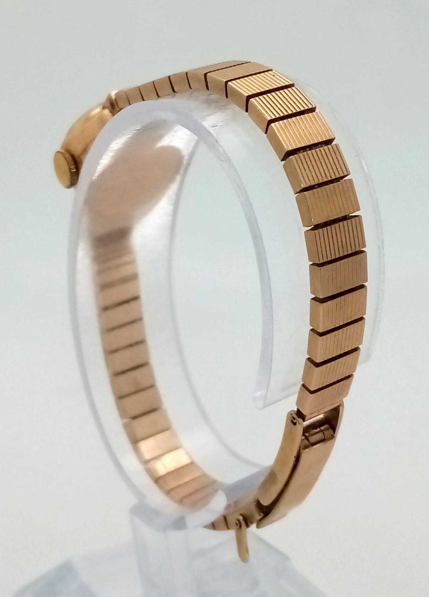A Vintage 9K Yellow Gold Verity Ladies Watch. 9K gold bracelet and 9K gold oval case - 15mm. - Image 3 of 7