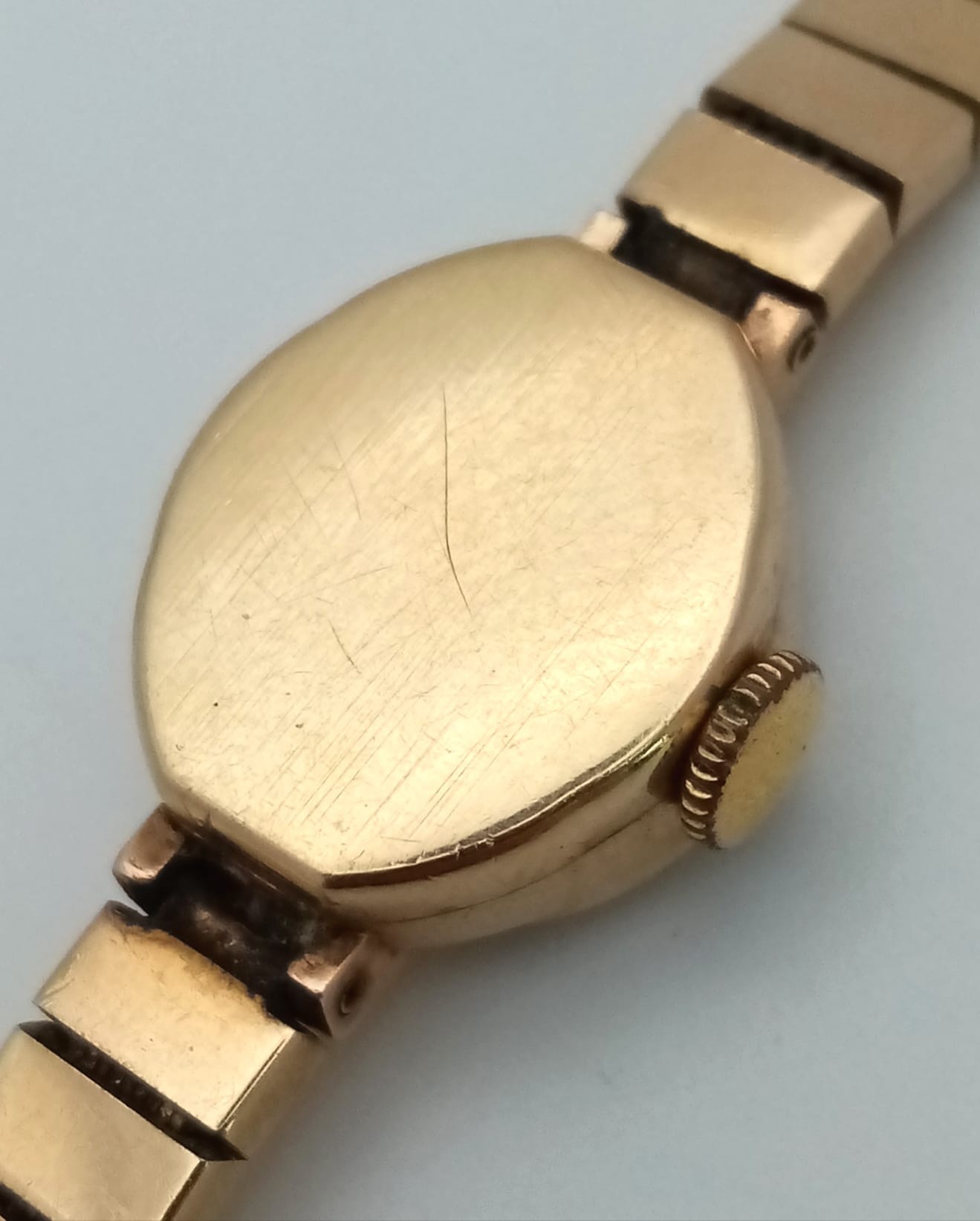 A Vintage 9K Yellow Gold Verity Ladies Watch. 9K gold bracelet and 9K gold oval case - 15mm. - Image 6 of 7