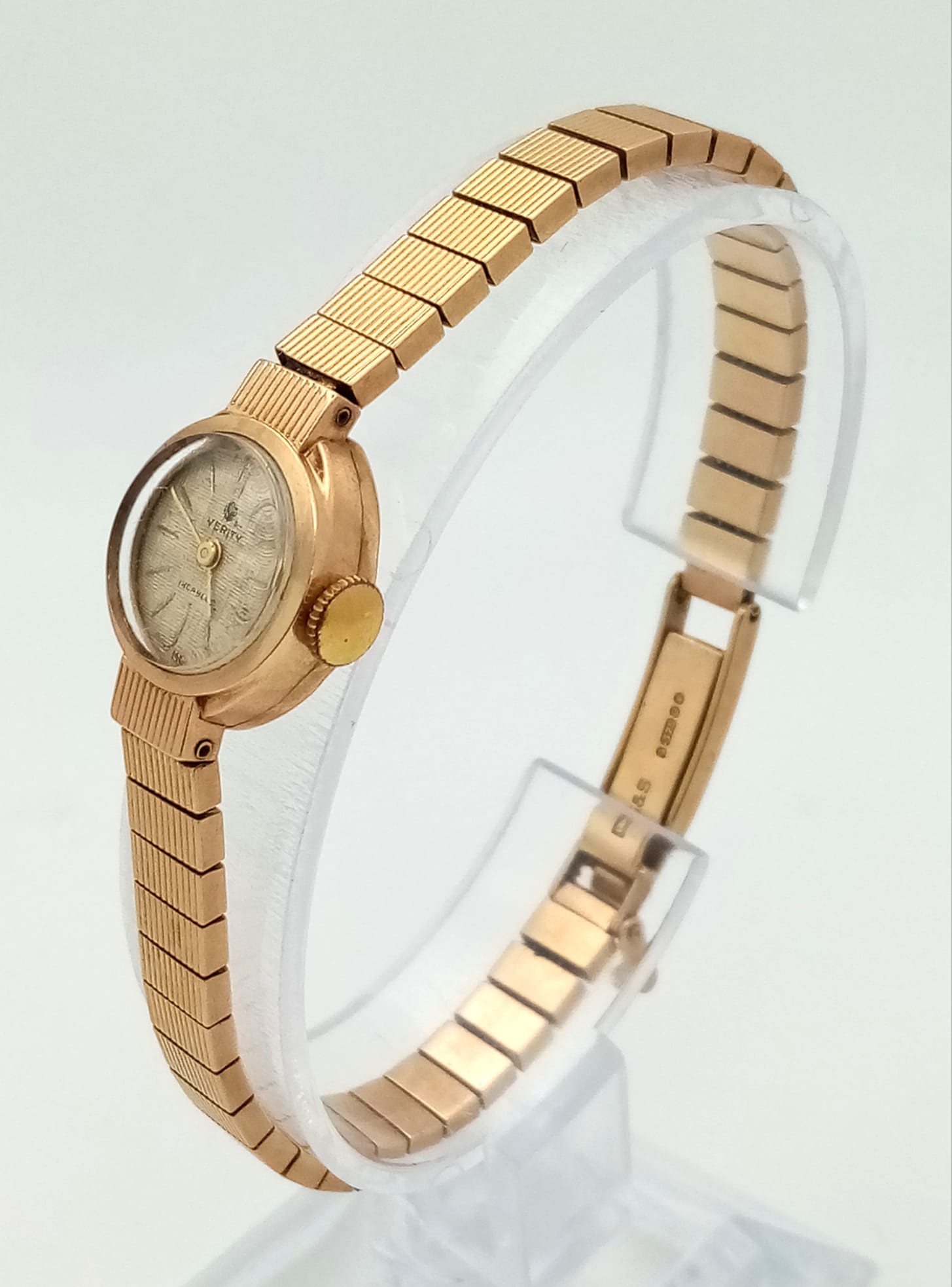 A Vintage 9K Yellow Gold Verity Ladies Watch. 9K gold bracelet and 9K gold oval case - 15mm. - Image 4 of 7