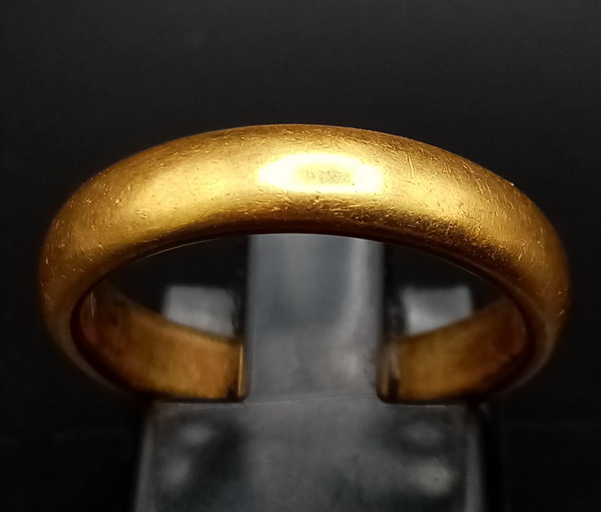 A Vintage 22K Yellow Gold Band Ring. Size L. 6.37g