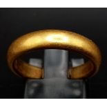 A Vintage 22K Yellow Gold Band Ring. Size L. 6.37g