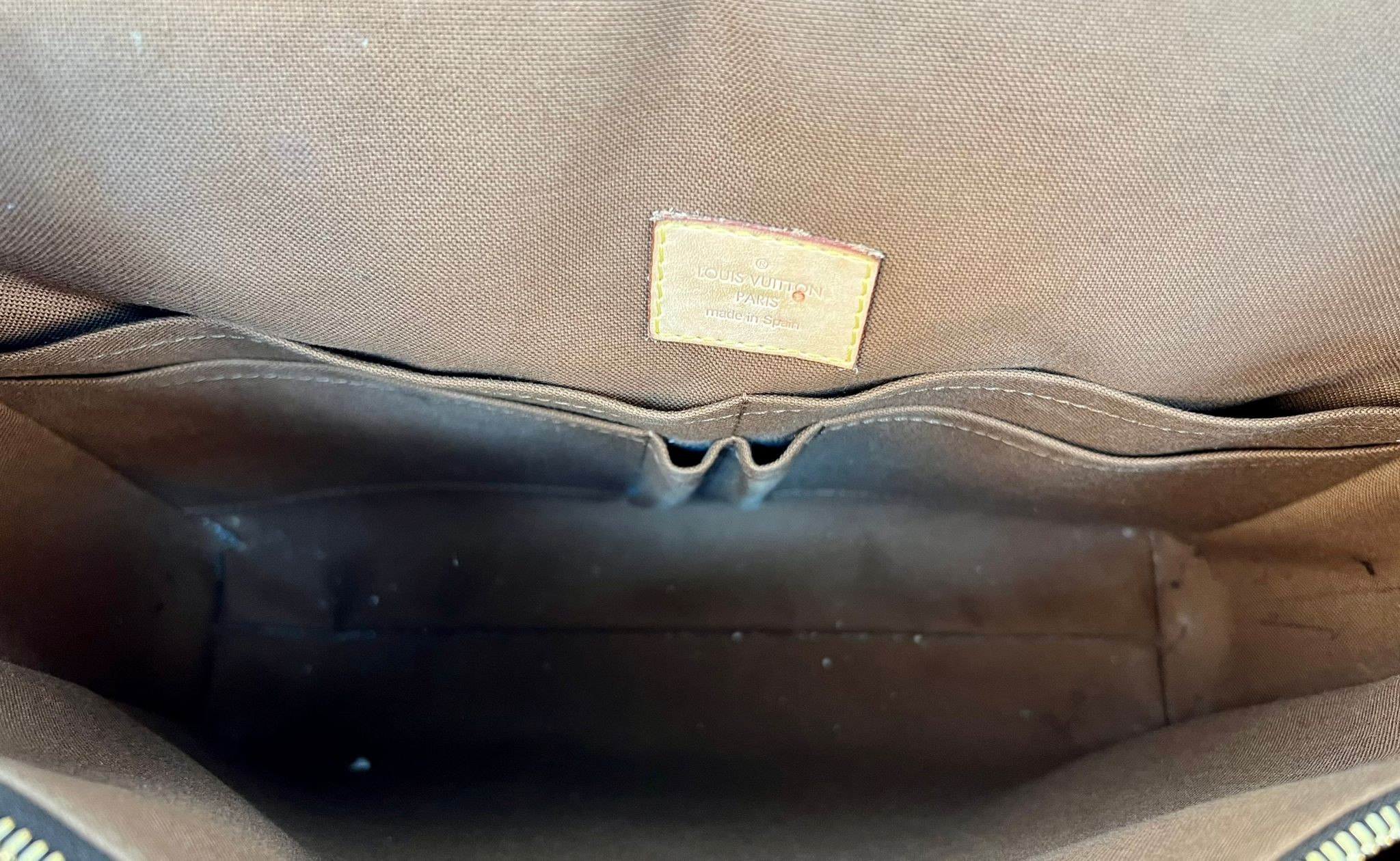 A Louis Vuitton Large Flap Shoulder Bag and Dust Cover. LV monogram canvas. Gold-tone hardware. - Image 4 of 7