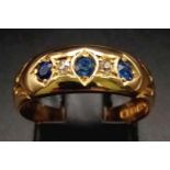 18K YELLOW GOLD ANTIQUE DIAMOND & SAPPHIRE RING. HALLMARKED BIRMINGHAM 1897. TOTAL WEIGHT 2.94G.