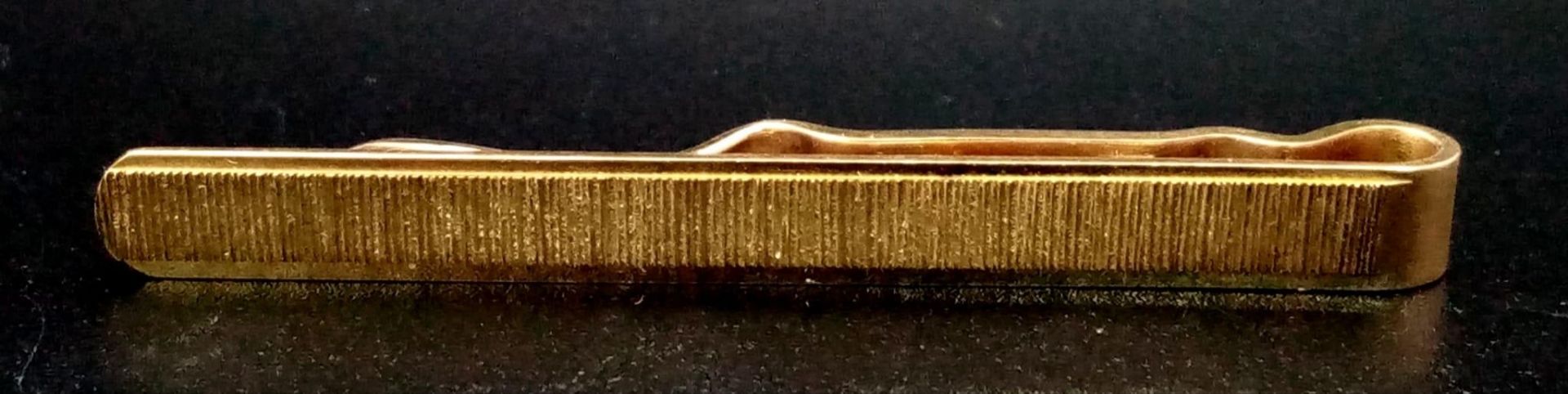 A Vintage 9K Yellow Tie Pin. Full UK Hallmark. Bark-effect decoration. 4.5cm. 4.43g - Bild 2 aus 4