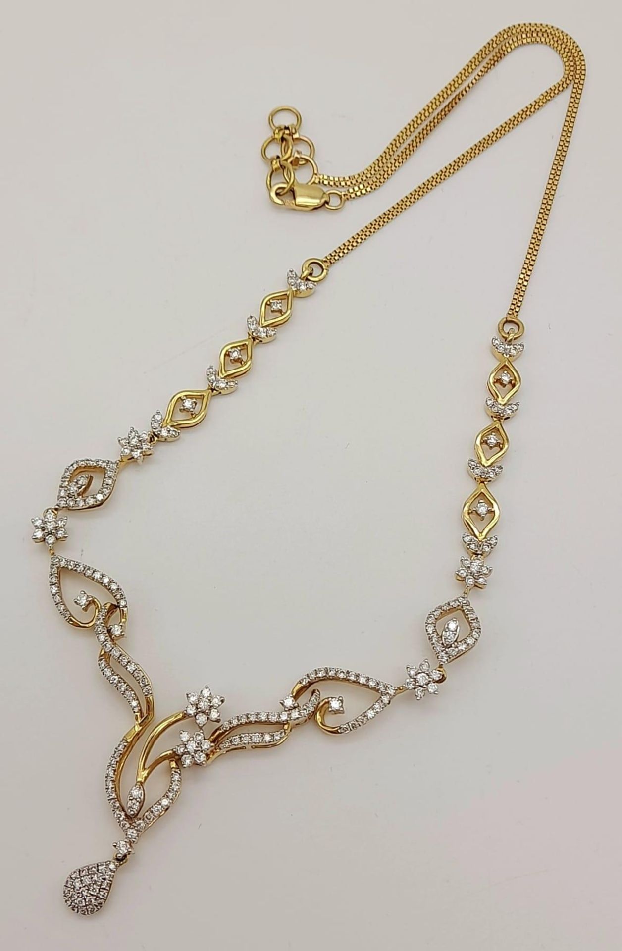 A very elegant 14 K yellow gold necklace with a beautiful design with diamonds (1.40 carats), - Image 4 of 5