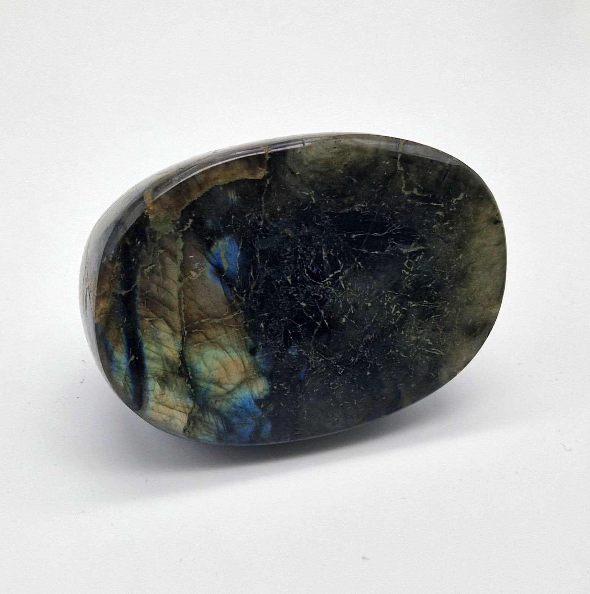 A Huge 1830ct Labradorite Oval Cabochon. Dark green with colour-play. Comes with a GLI certificate - Image 2 of 6