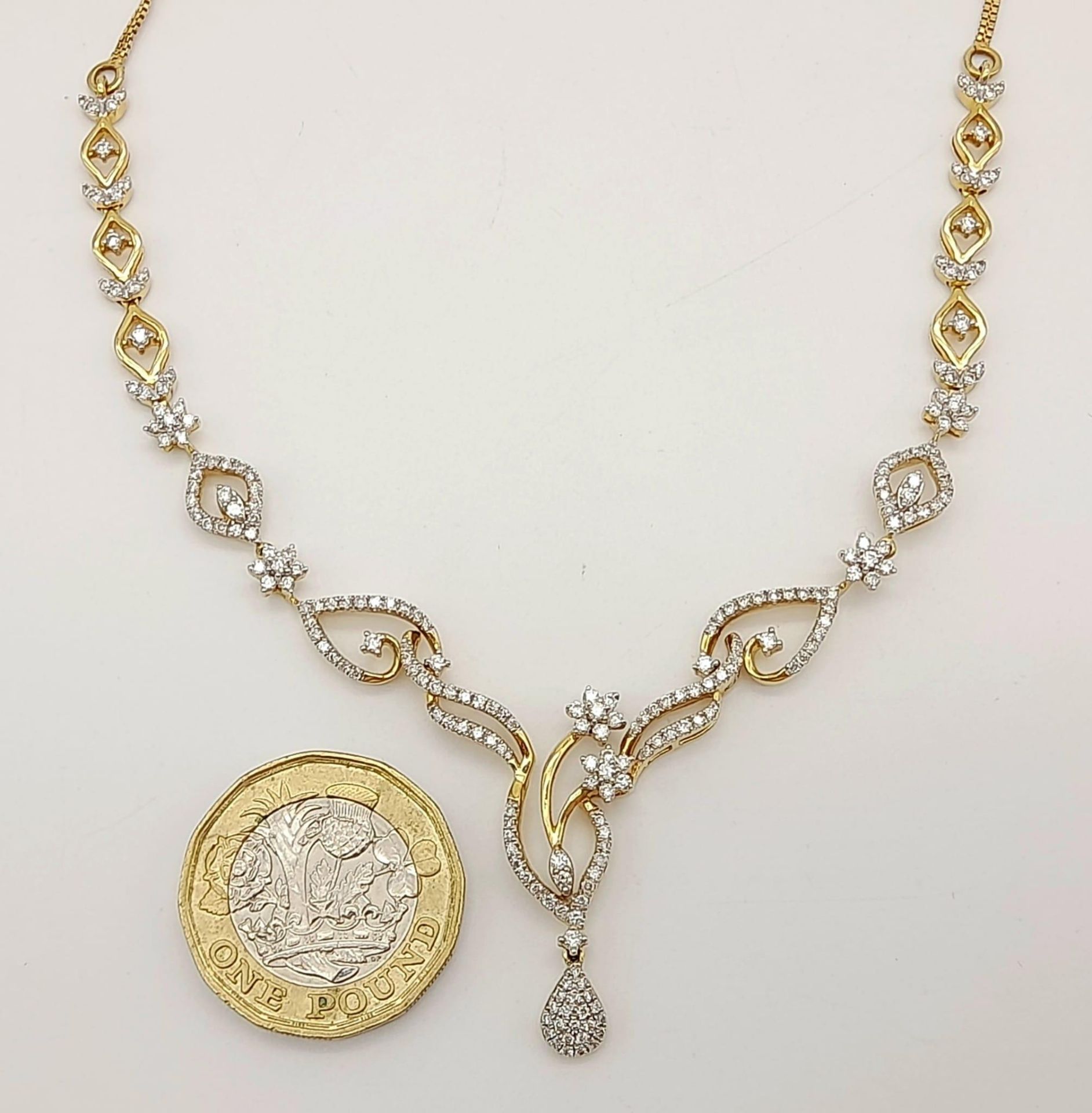 A very elegant 14 K yellow gold necklace with a beautiful design with diamonds (1.40 carats), - Image 3 of 5