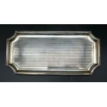 AN ART DECO (1922 SHEFFIELD) RECTANGULAR SILVER PLATTER MADE BY WALKER & HALL. 154gms 24 x 12cms