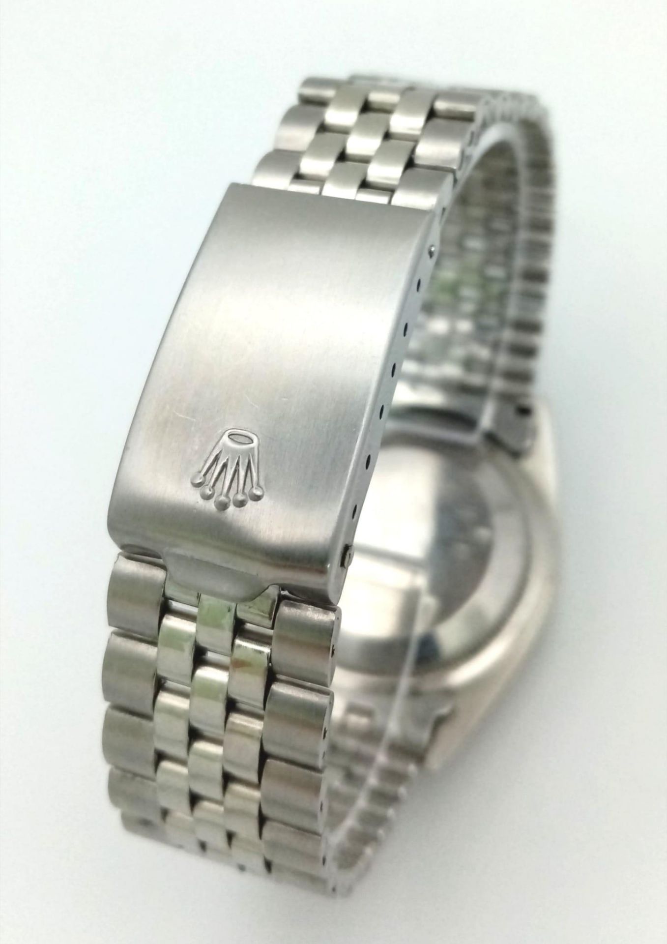 A stainless steel ROLEX OYSTER PERPETUAL DATEJUST watch. Case 36 mm, calibrated bezel, silver tone - Bild 5 aus 10