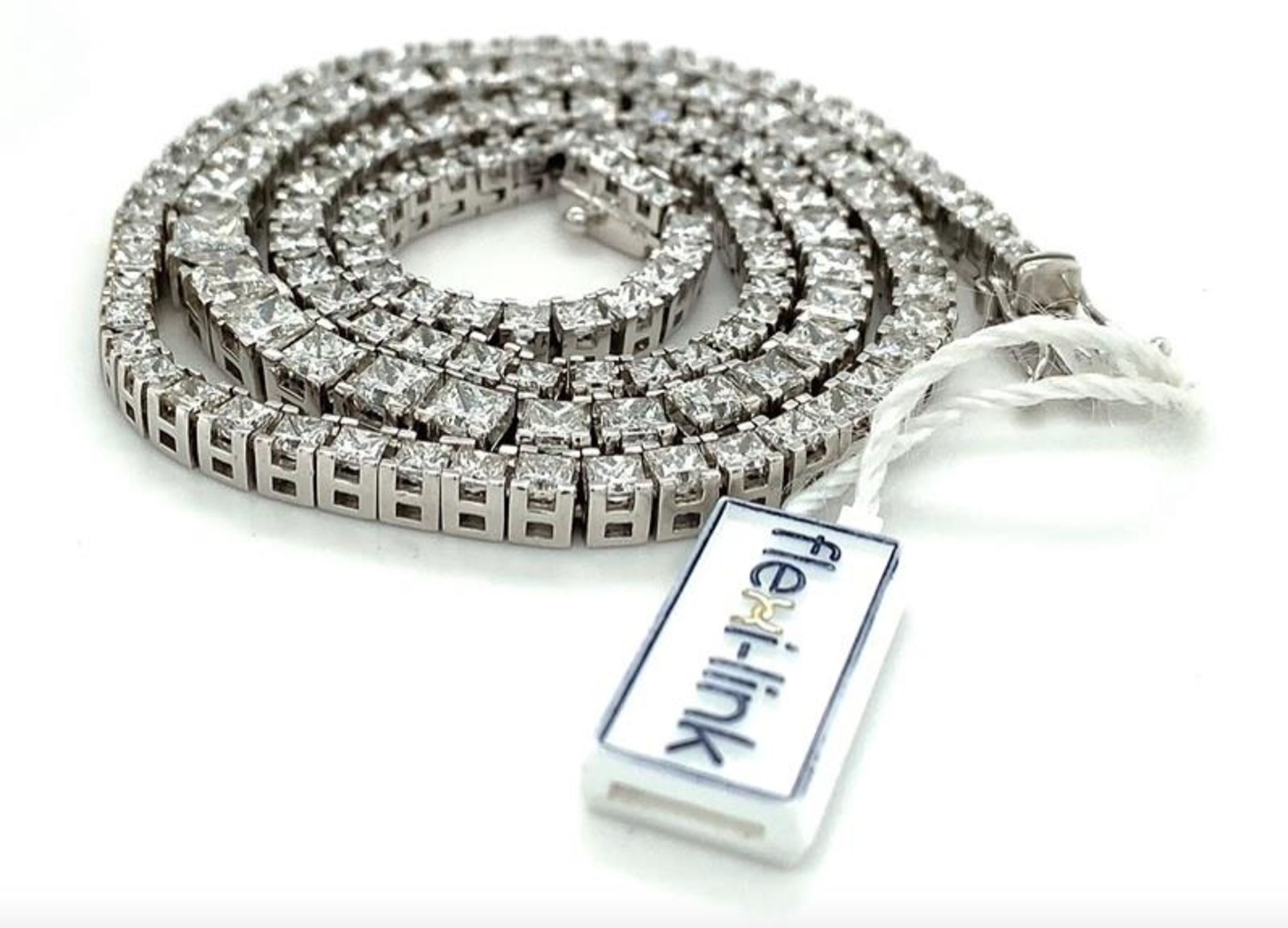 A spectacular 15.72ct princess cut diamond necklace in 18k white gold, 44cm length, brand new - Image 3 of 5