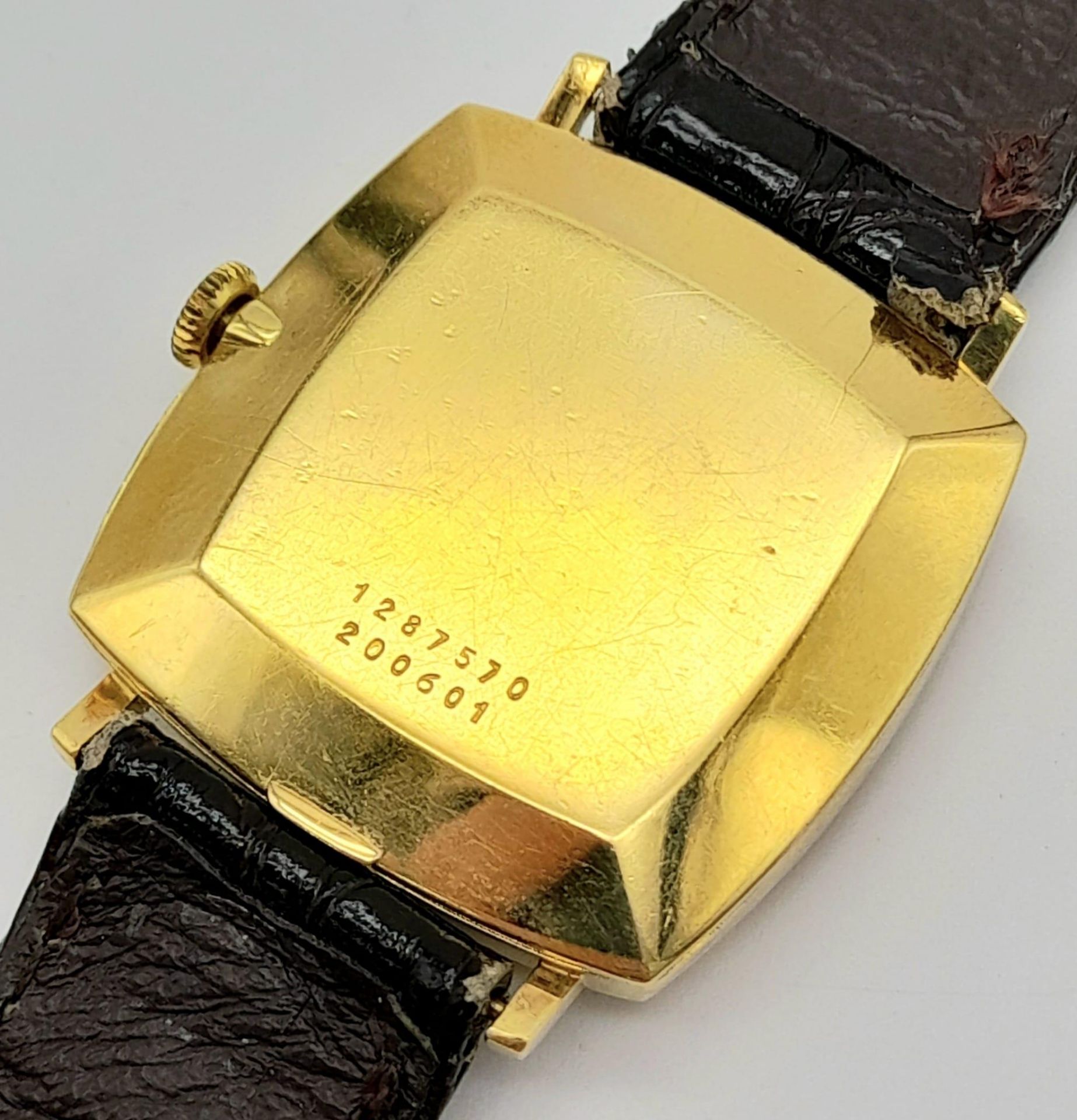 A vintage, Jaeger-Le Coultre 18 K gold plated watch. Case 31 x 31 mm, chocolate coloured dial with - Bild 2 aus 8