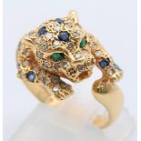 An 18 K yellow gold designer style PANTHER RING with diamonds, sapphires and emeralds. Ring size: