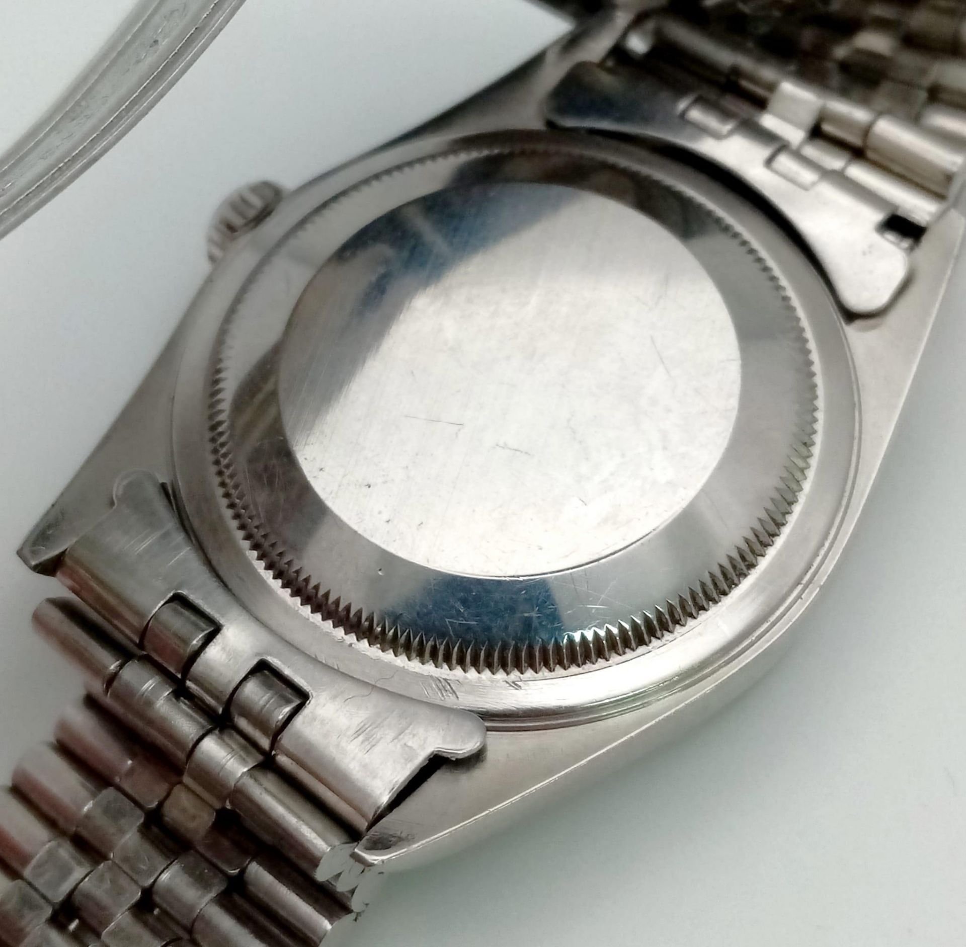 A stainless steel ROLEX OYSTER PERPETUAL DATEJUST watch. Case 36 mm, calibrated bezel, silver tone - Bild 10 aus 10