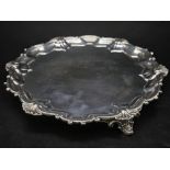 A SOLID SILVER PLATTER MADE BY SPINK & SONS , LONDON IN 1896 . 318gms