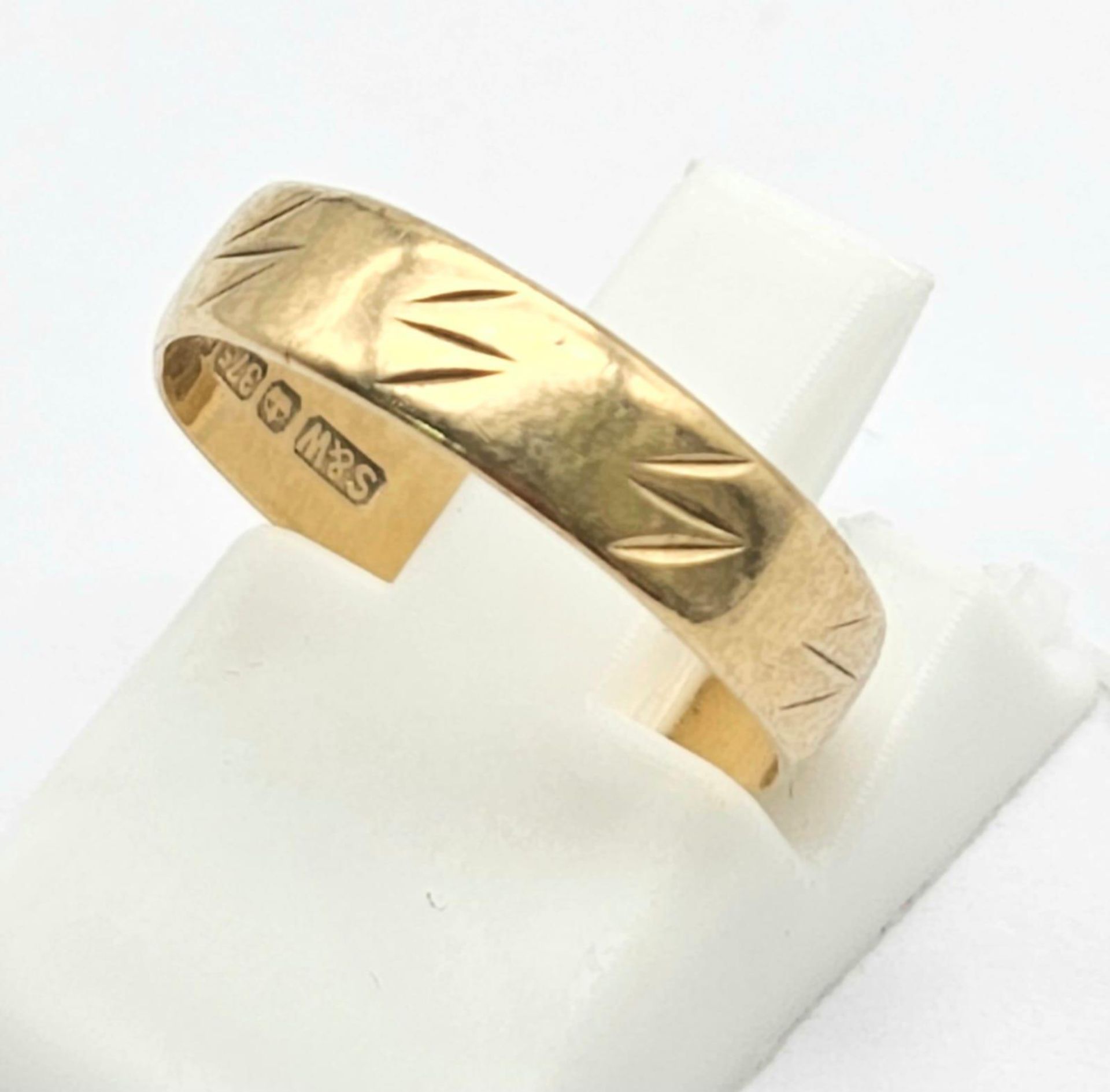 A Vintage 9K Yellow Gold Band Ring. Size J. 1.03g
