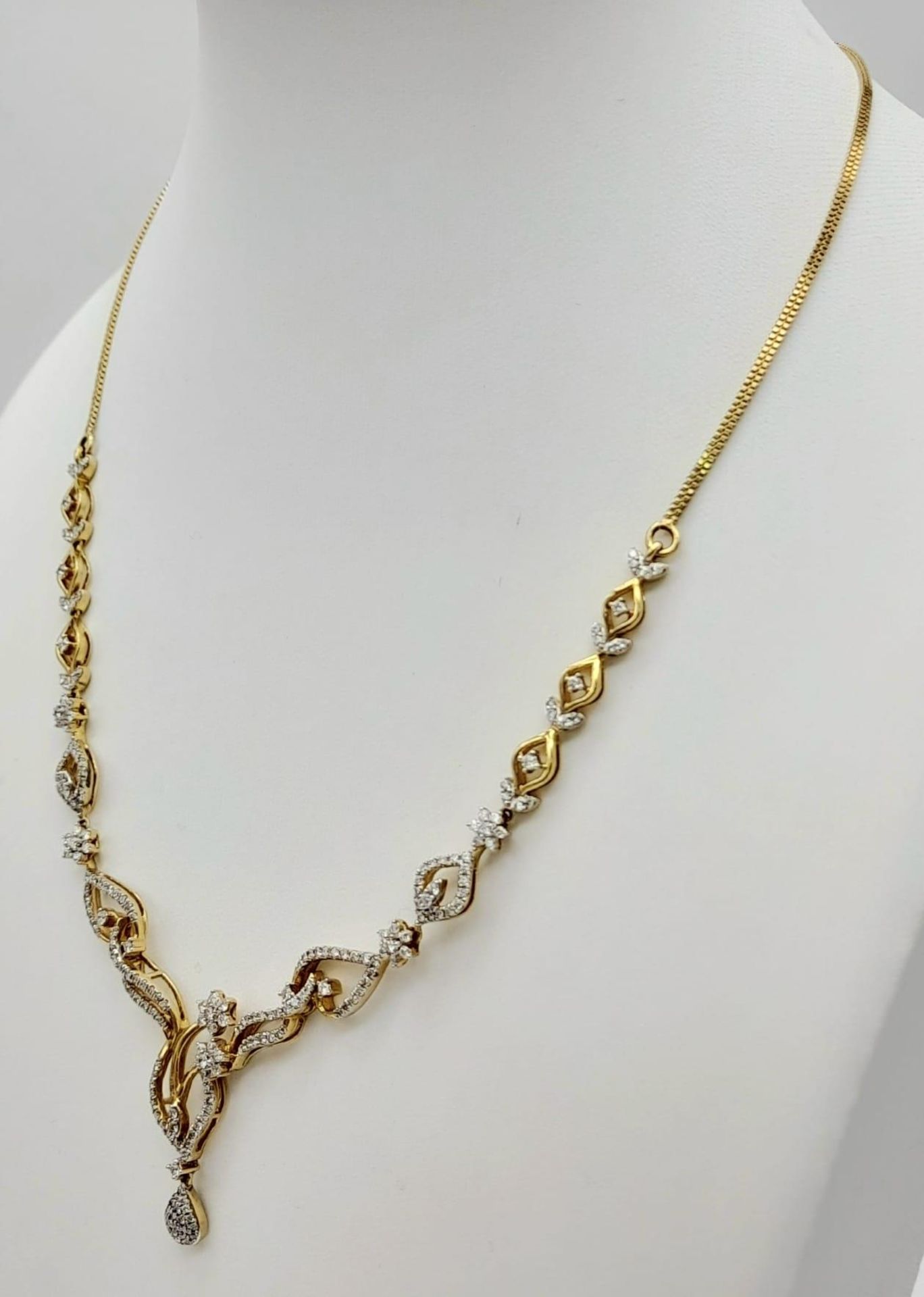 A very elegant 14 K yellow gold necklace with a beautiful design with diamonds (1.40 carats), - Image 2 of 5