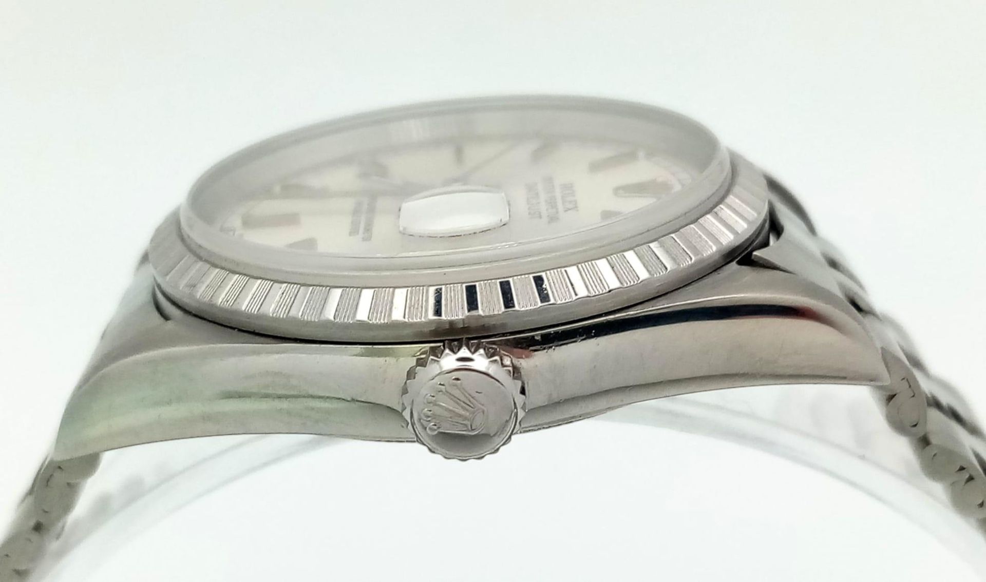 A stainless steel ROLEX OYSTER PERPETUAL DATEJUST watch. Case 36 mm, calibrated bezel, silver tone - Bild 6 aus 10