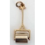 9K YELLOW GOLD HAND HELD FLOOR ROLLER CHARM WHICH SPINS 1.1G