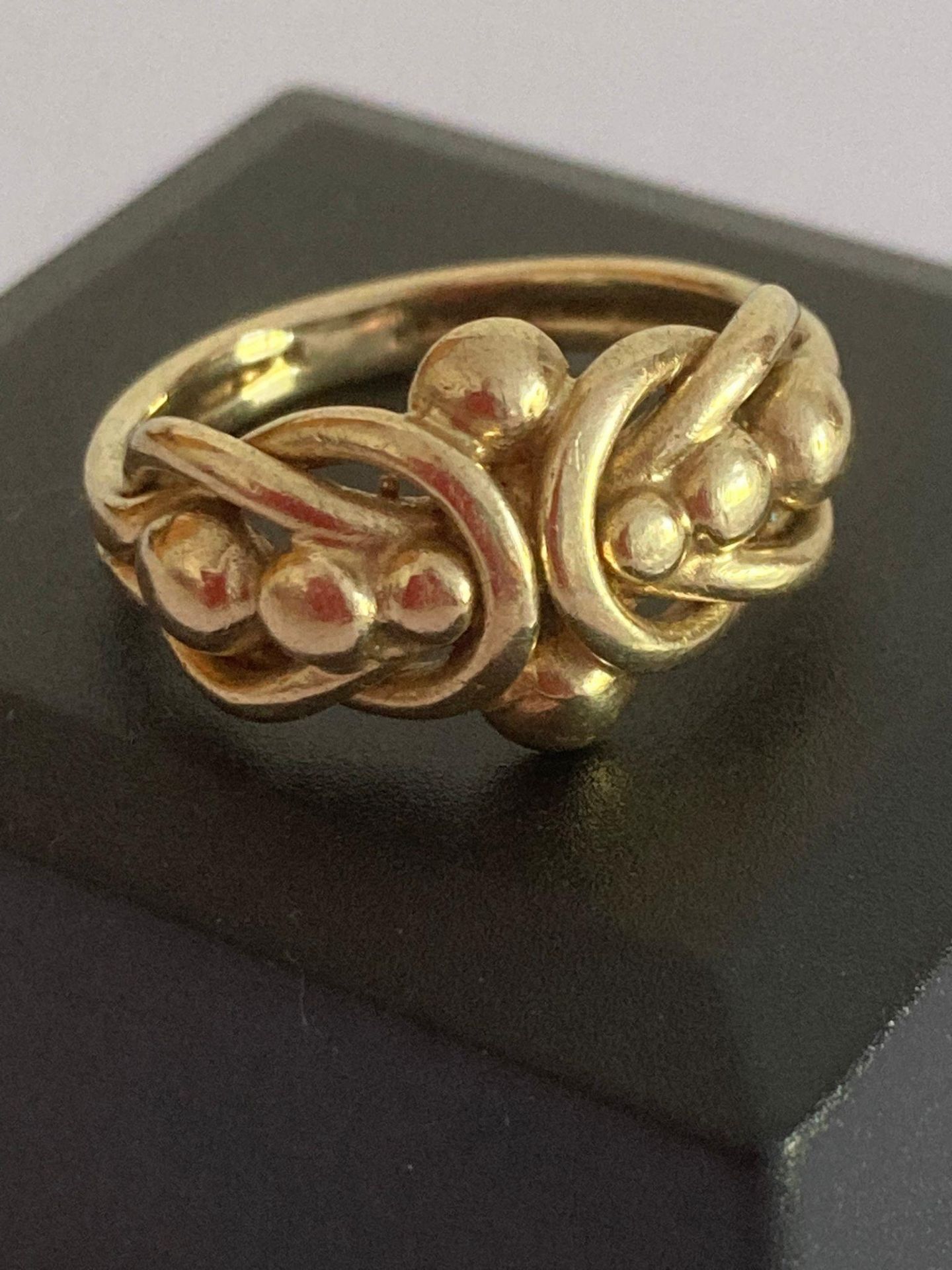 Vintage 9 carat GOLD CELTIC RING, Having double band shank with chunky GOLD Detail to top. Full UK