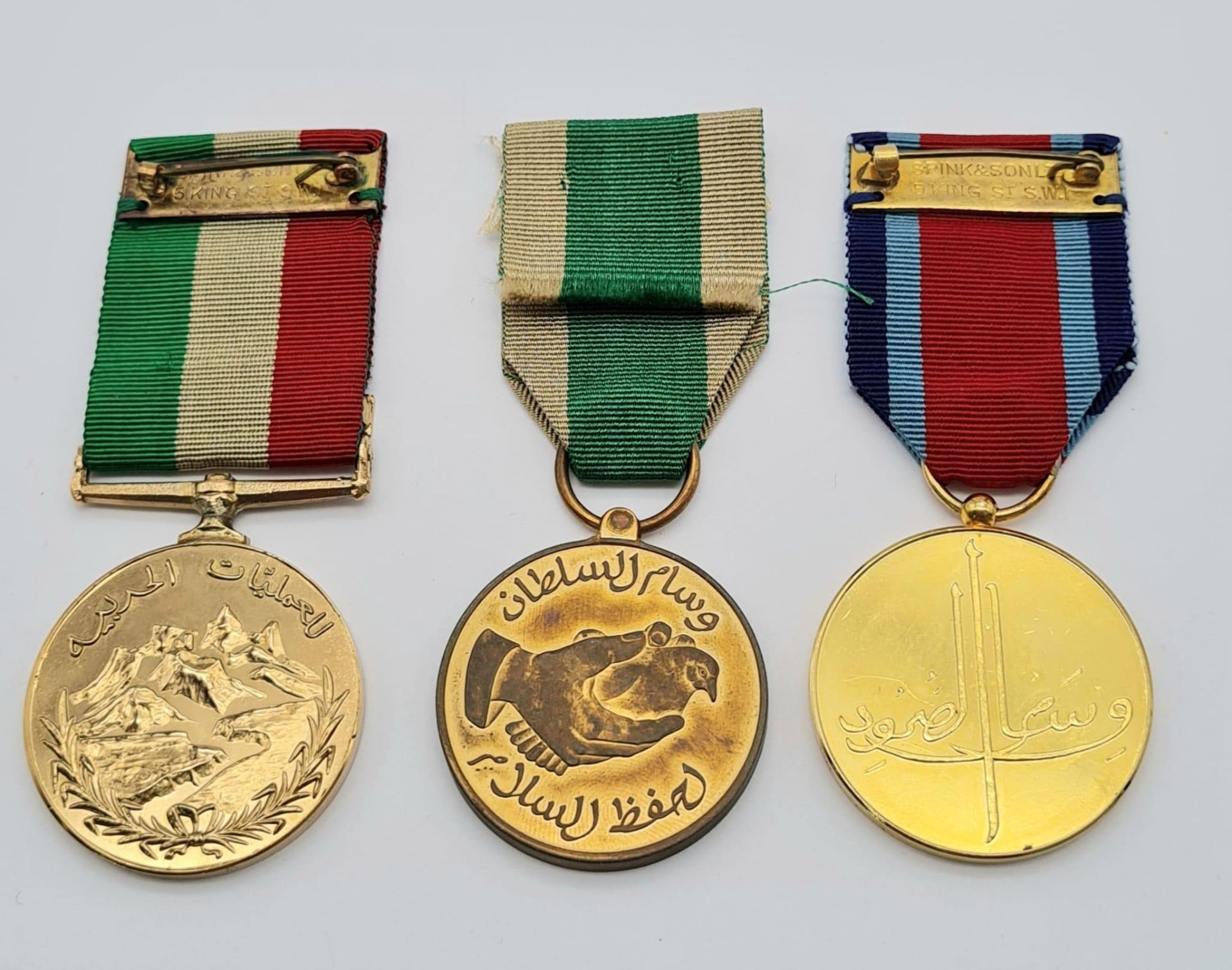 Group of three campaign medals awarded by Sultan Qaboos of Oman to British service personnel who - Bild 2 aus 3