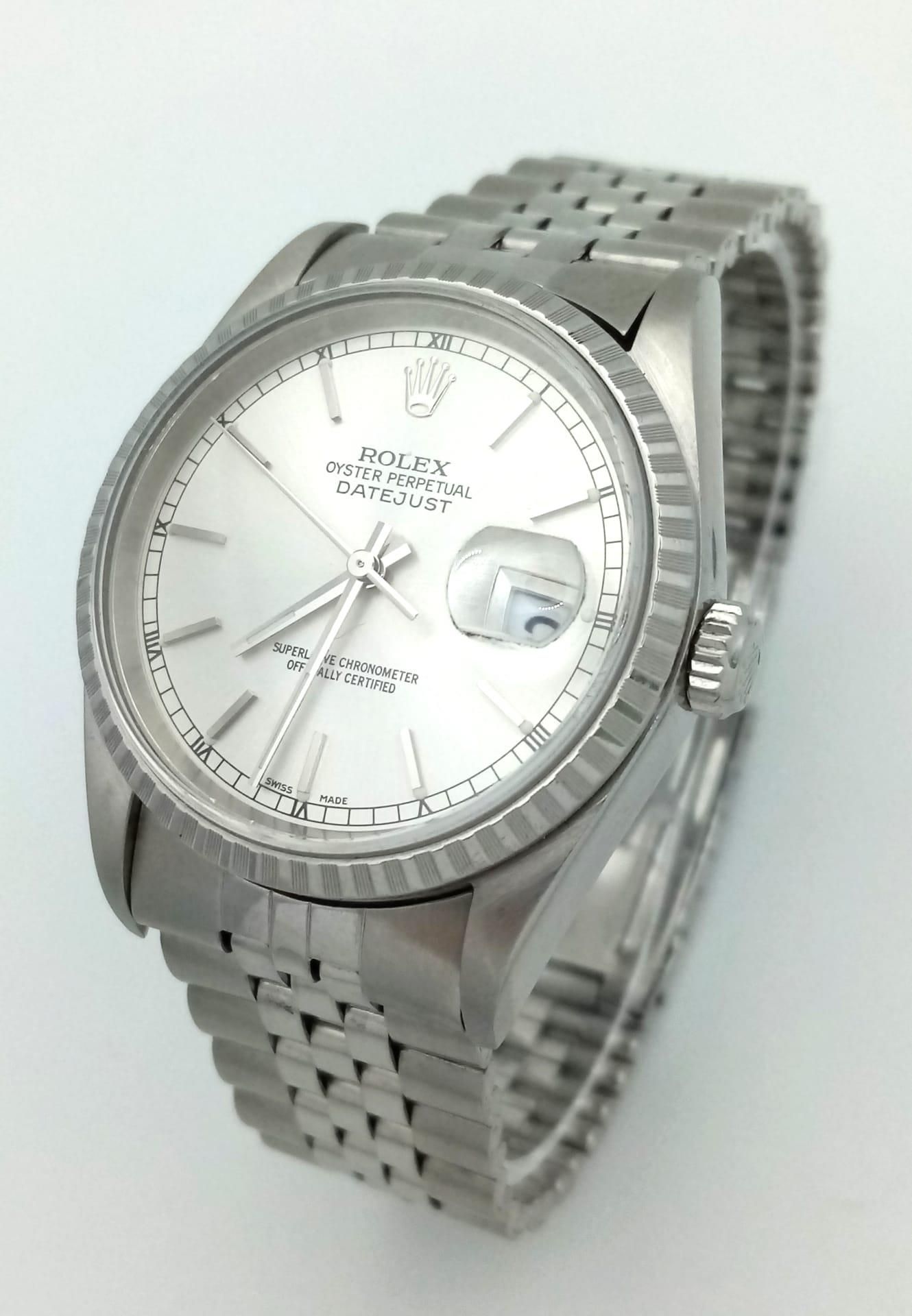 A stainless steel ROLEX OYSTER PERPETUAL DATEJUST watch. Case 36 mm, calibrated bezel, silver tone - Bild 2 aus 10