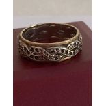 9 carat GOLD and SILVER ETERNITY RING. Complete with ring box. 4.57 grams. Size P 1/2.