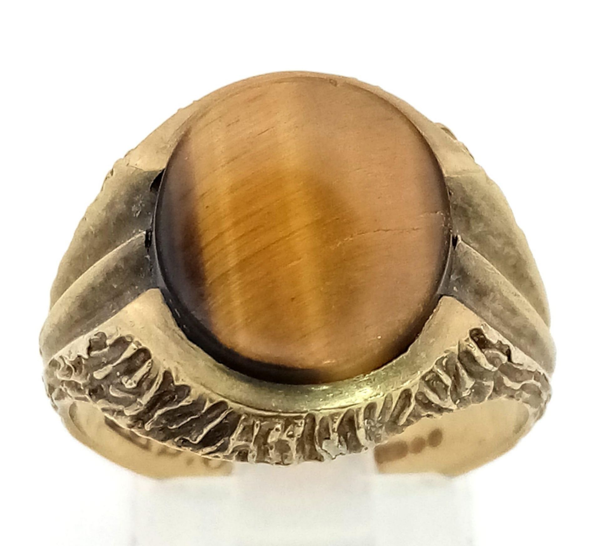 A Vintage Tigers Eye 9K Yellow Gold Ring. Tigers eye cabochon with bark effect decoration. Size S.