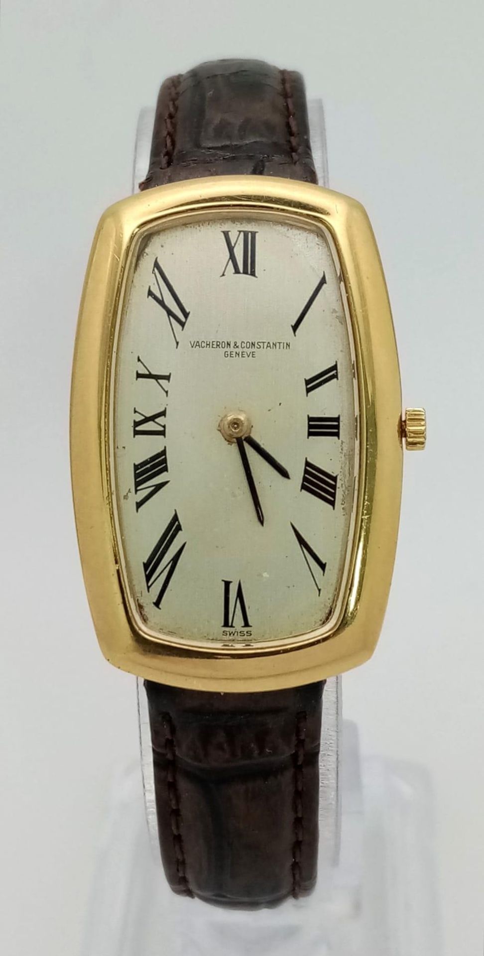 An 18 K yellow gold Vacheron & Constantin watch. 35 x 23 mm case, white dial with black roman