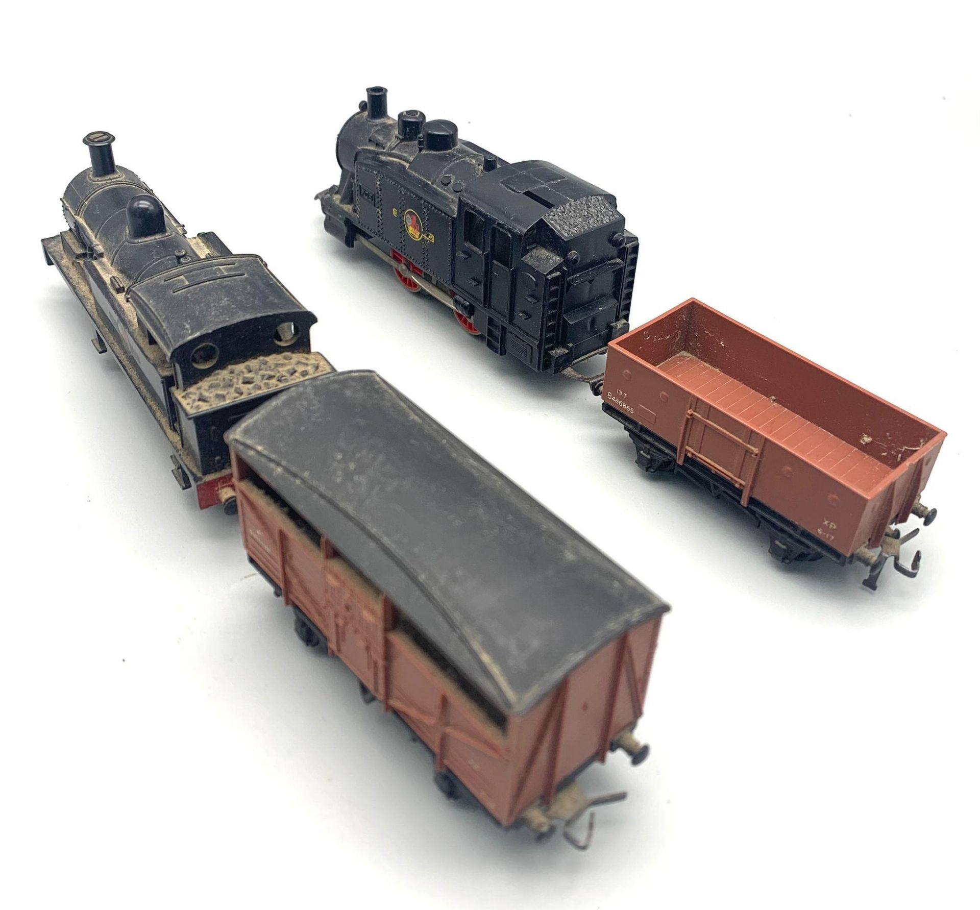 Two Vintage French Jouef Model Trains (13cm) with two extra cars. - Bild 2 aus 6