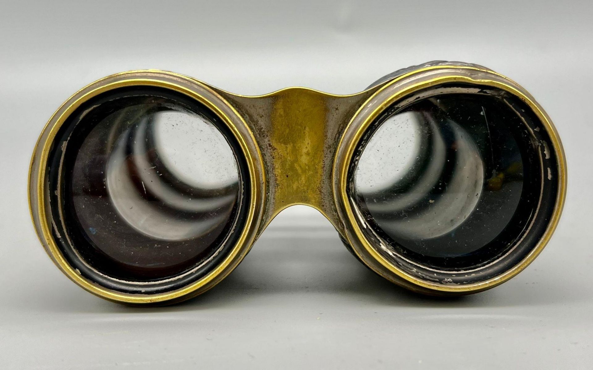 A Pair of Antique Victorian Silver Opera/Racing Glasses. Markings of Le Jockey Club Paris. - Image 2 of 4