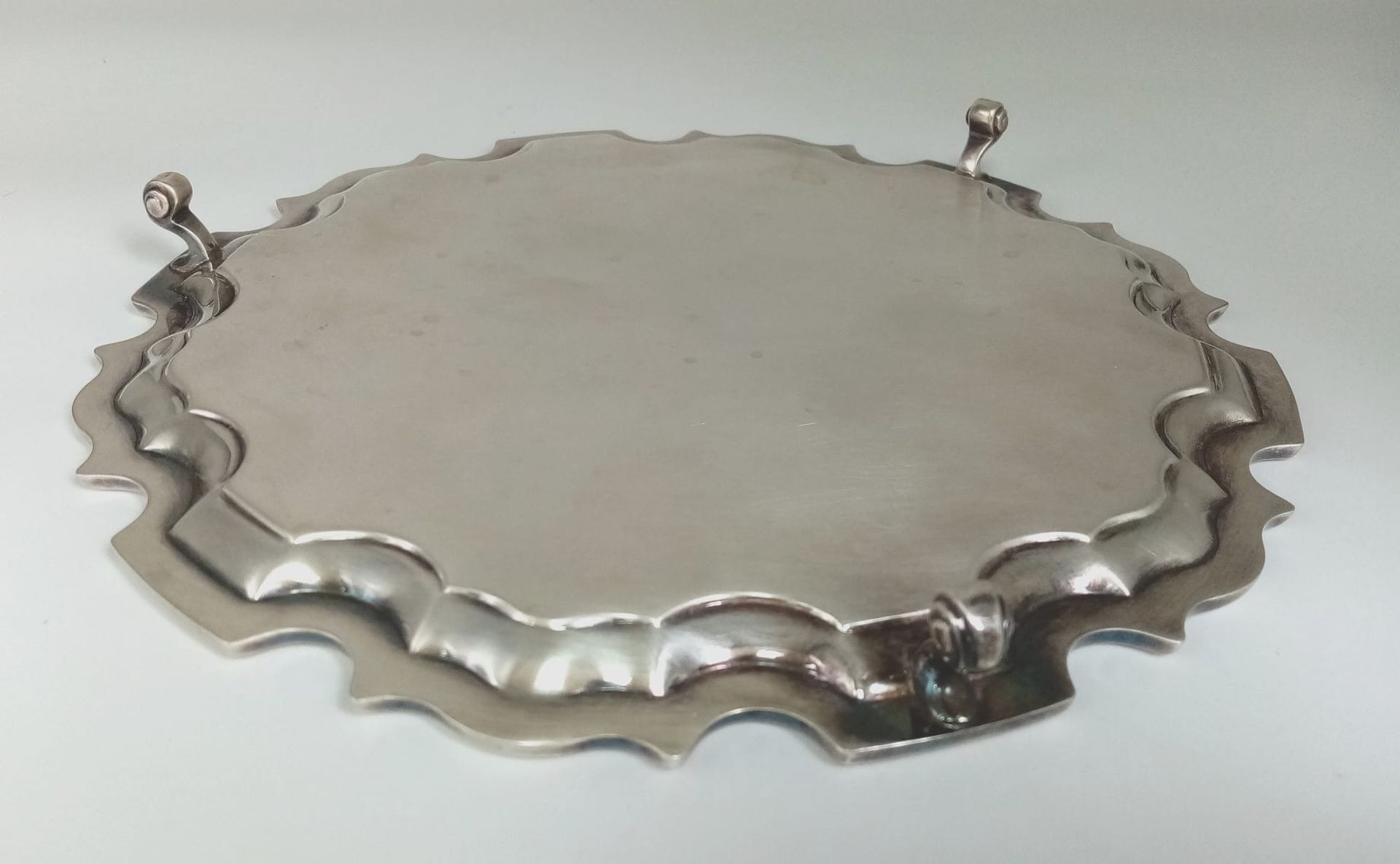 A Vintage Sterling Silver Small Salver Dish on Three Pedestal Feet. 20cm diameter. 391g - Image 2 of 4