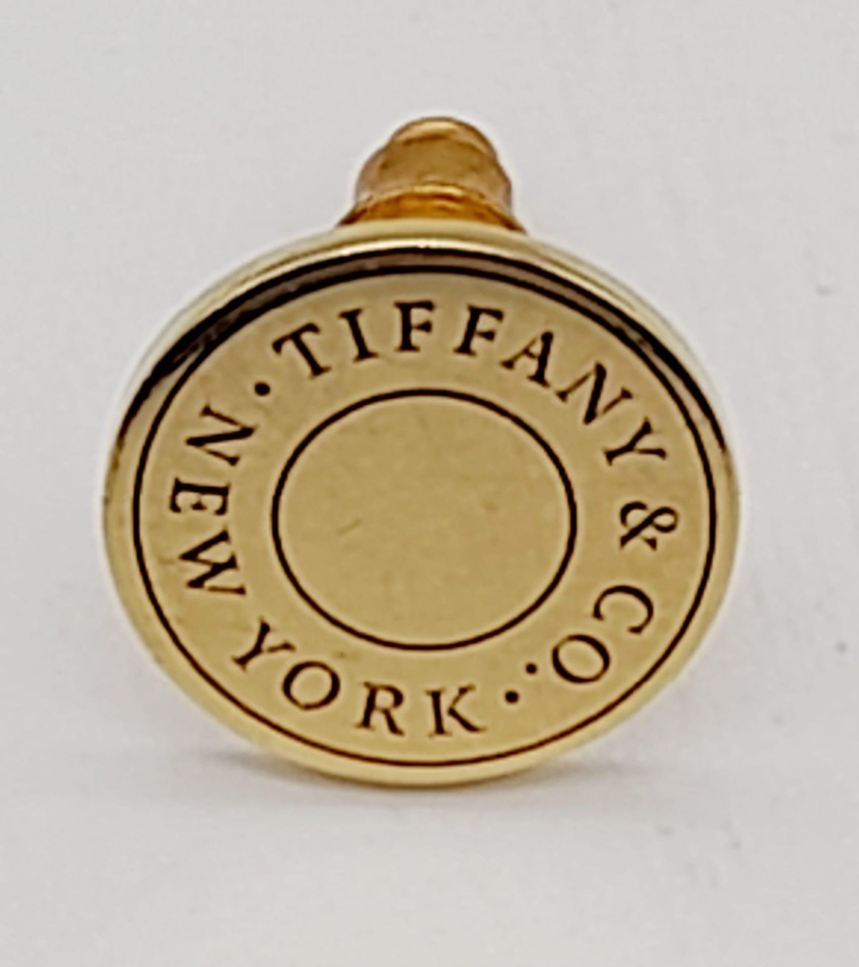 An 18K Yellow Gold Tiffany and Co. Tie Pin. 2.55g - Image 5 of 6