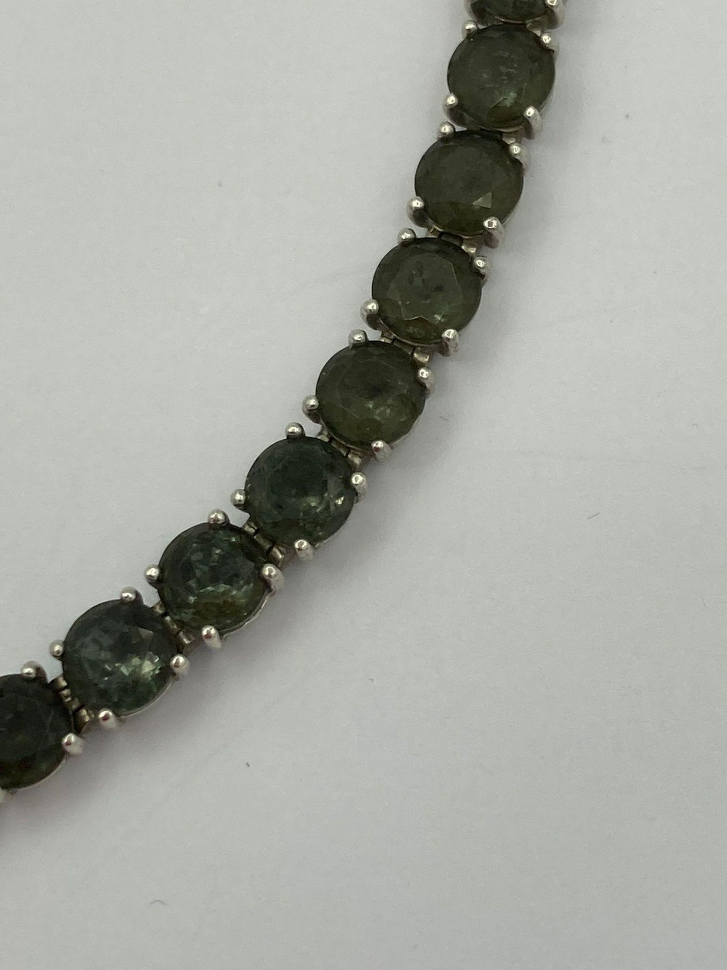 SILVER and GREEN DIOPSIDE TENNIS BRACELET by TI SENTO of MILAN ITALY. Having 28 gemstones set - Bild 2 aus 3