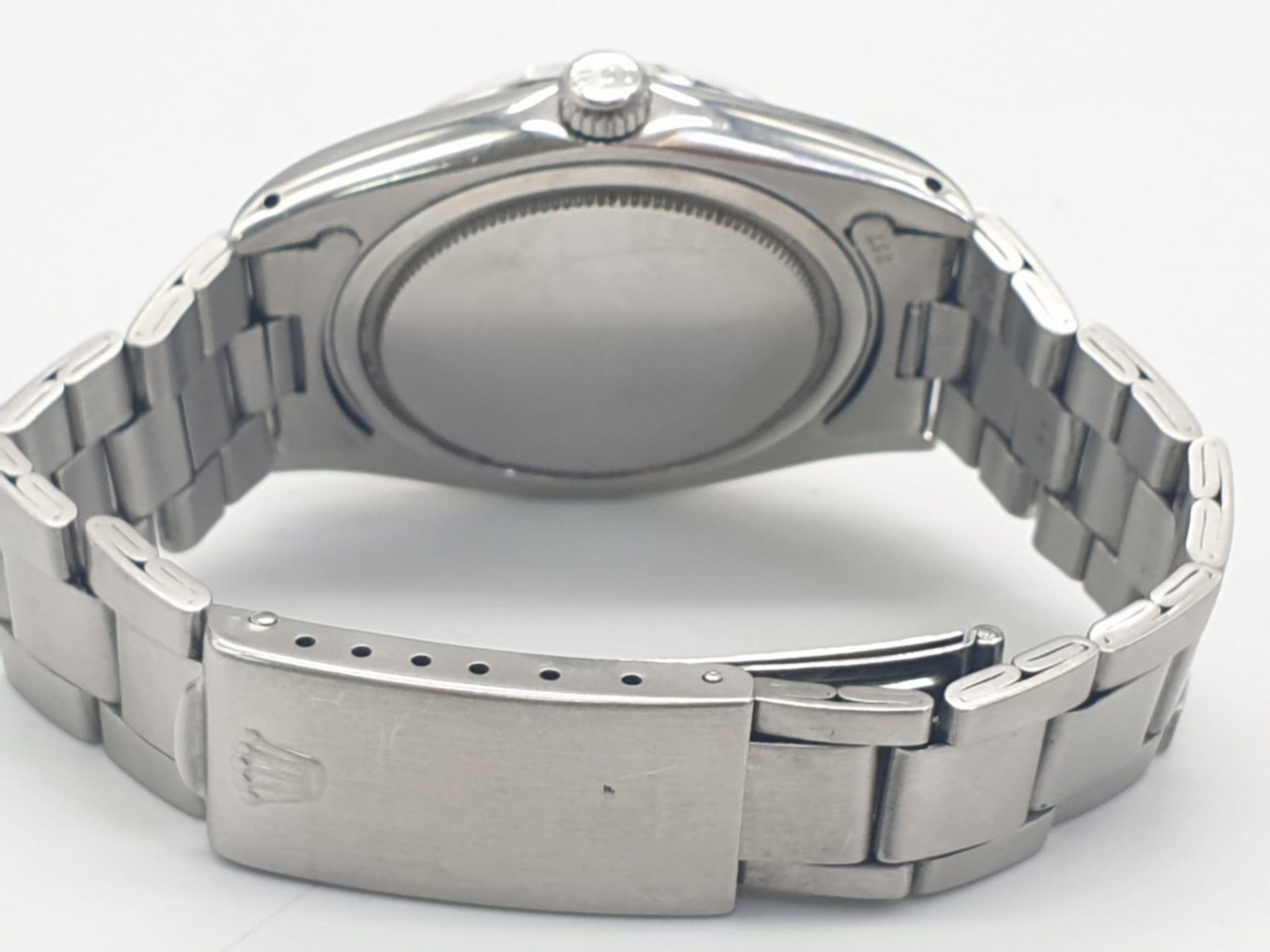 A ROLEX OYSTERDATE "40" MIDSIZE UNISEX WATCH IN STAINLESS STEEL WITH UNUSUAL GREY DIAL. 34mm - Image 3 of 8