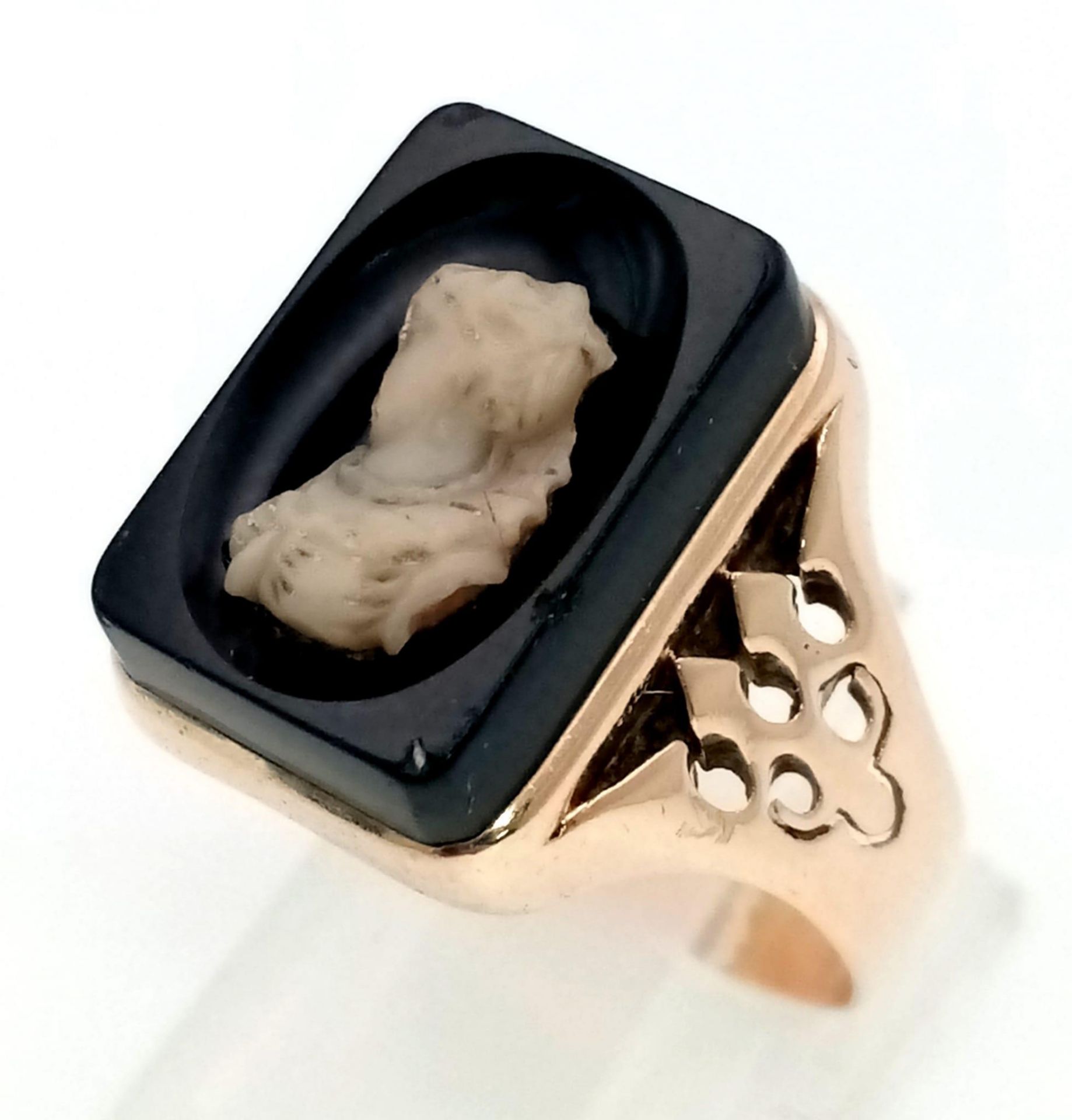 An Antique Victorian Mid-Karat Rose Gold Onyx Cameo Ring. Size P. 6.07g total weight.