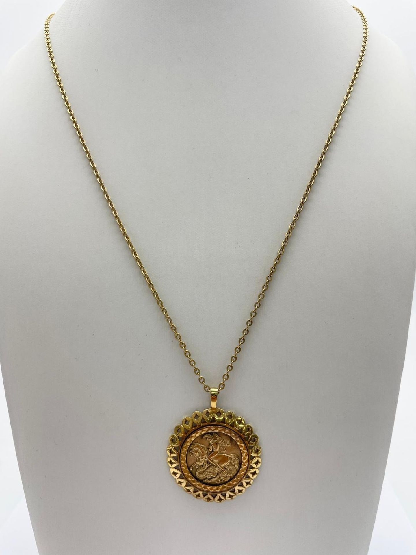 A Vintage 9K Gold Dragon Slaying Pendant on a 9K Yellow Gold Link Necklace/Chain. 27mm diameter - - Bild 2 aus 5