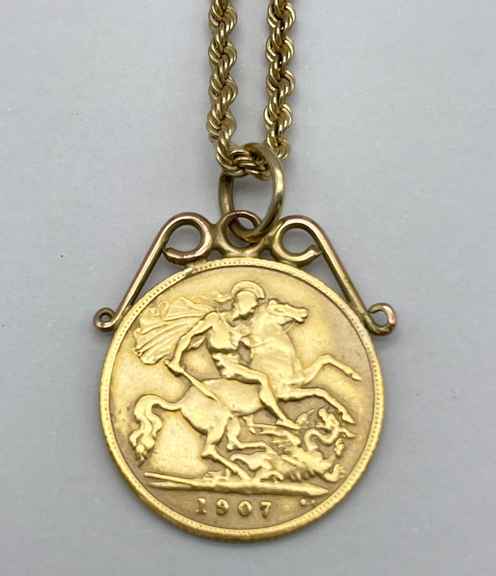 A 1907 22K Gold Edward VII Half Sovereign Pendant on a 9K Yellow Gold Rope Necklace. 25mm and - Bild 2 aus 5