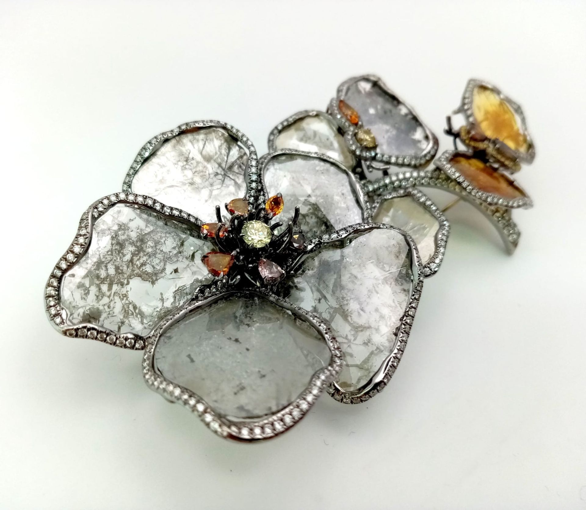 A SHOW STOPPING DIAMOND BROOCH IN THE FORM OF FLOWERS AND A BUTTERFLY . 32.1gms 9cms in height. - Bild 3 aus 6
