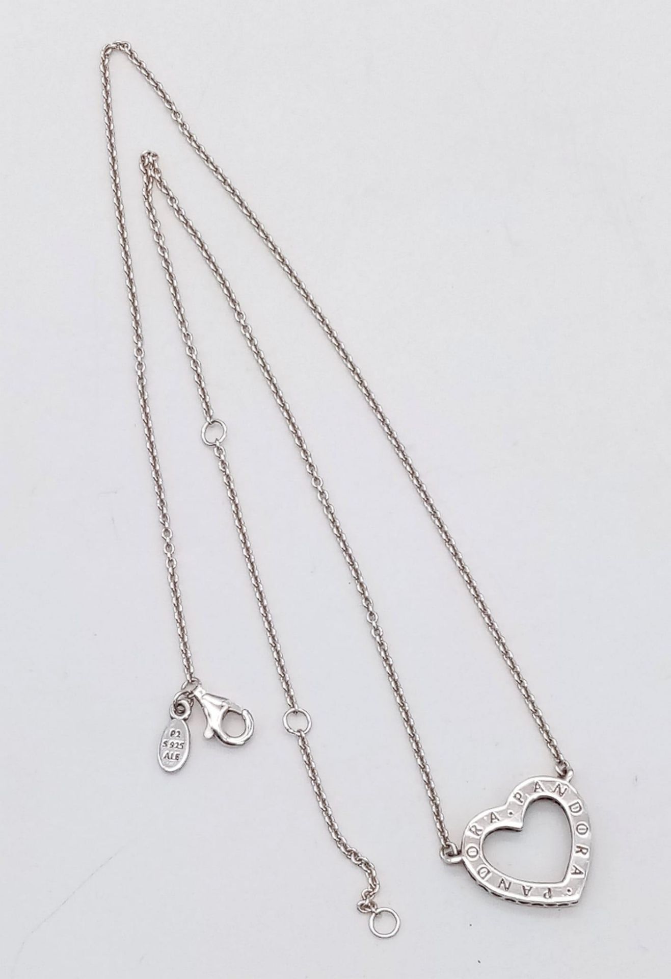 A sterling silver PANDORA chain necklace with a stone set heart. Length: 45 cm, weight; 4.1 g. - Image 2 of 4