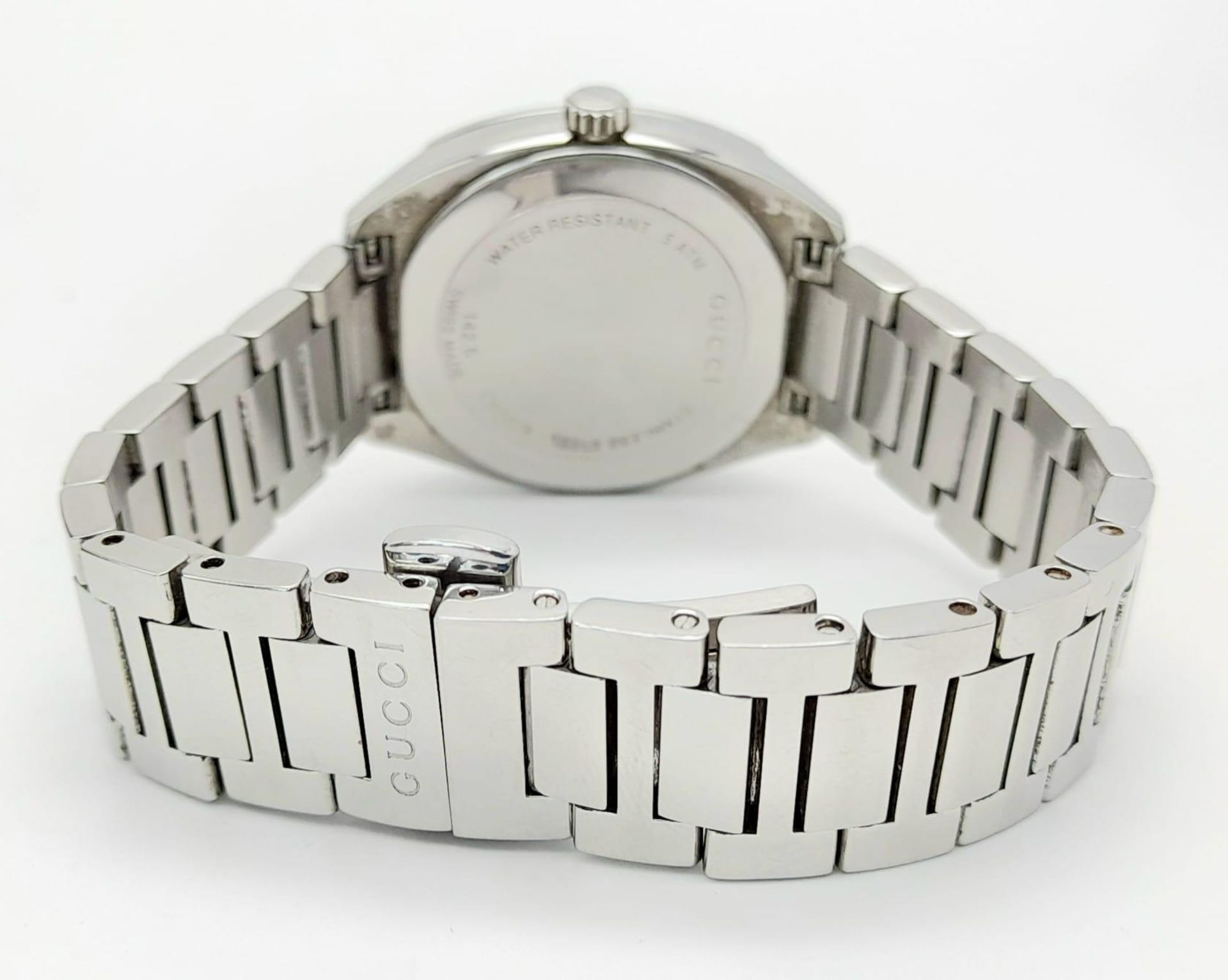 A Gucci Quartz Ladies Watch. Stainless steel strap and case -29mm. Cream dial with date window and - Image 4 of 9