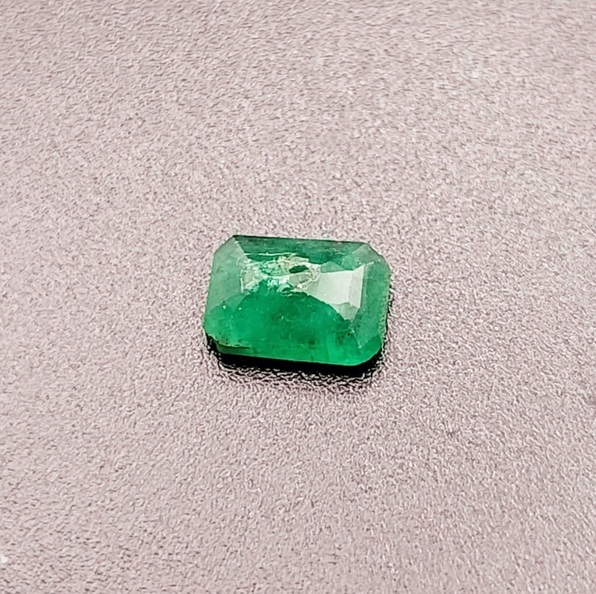 A 1.51ct Zambian Emerald Gemstone. GFCO Swiss Origin Certification Included. - Bild 2 aus 3