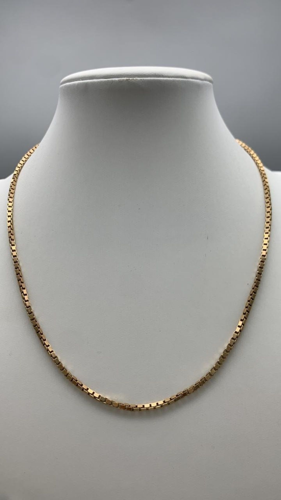 9k yellow gold box chain, 8.4g, 38cm in length