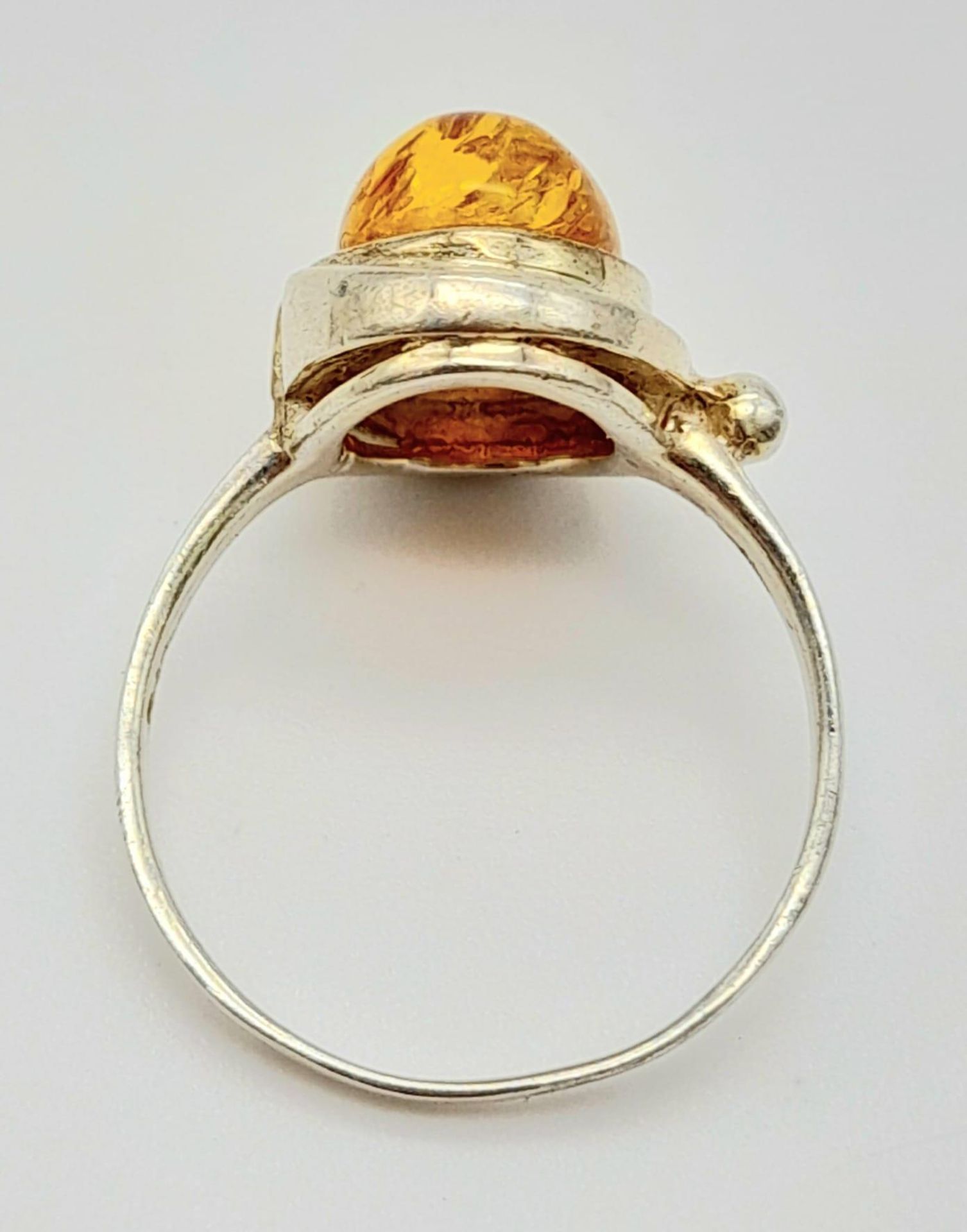 A Very Good Condition Modernist Design Sterling Silver Amber Cabochon Ring Size P. The Crown - Bild 4 aus 5