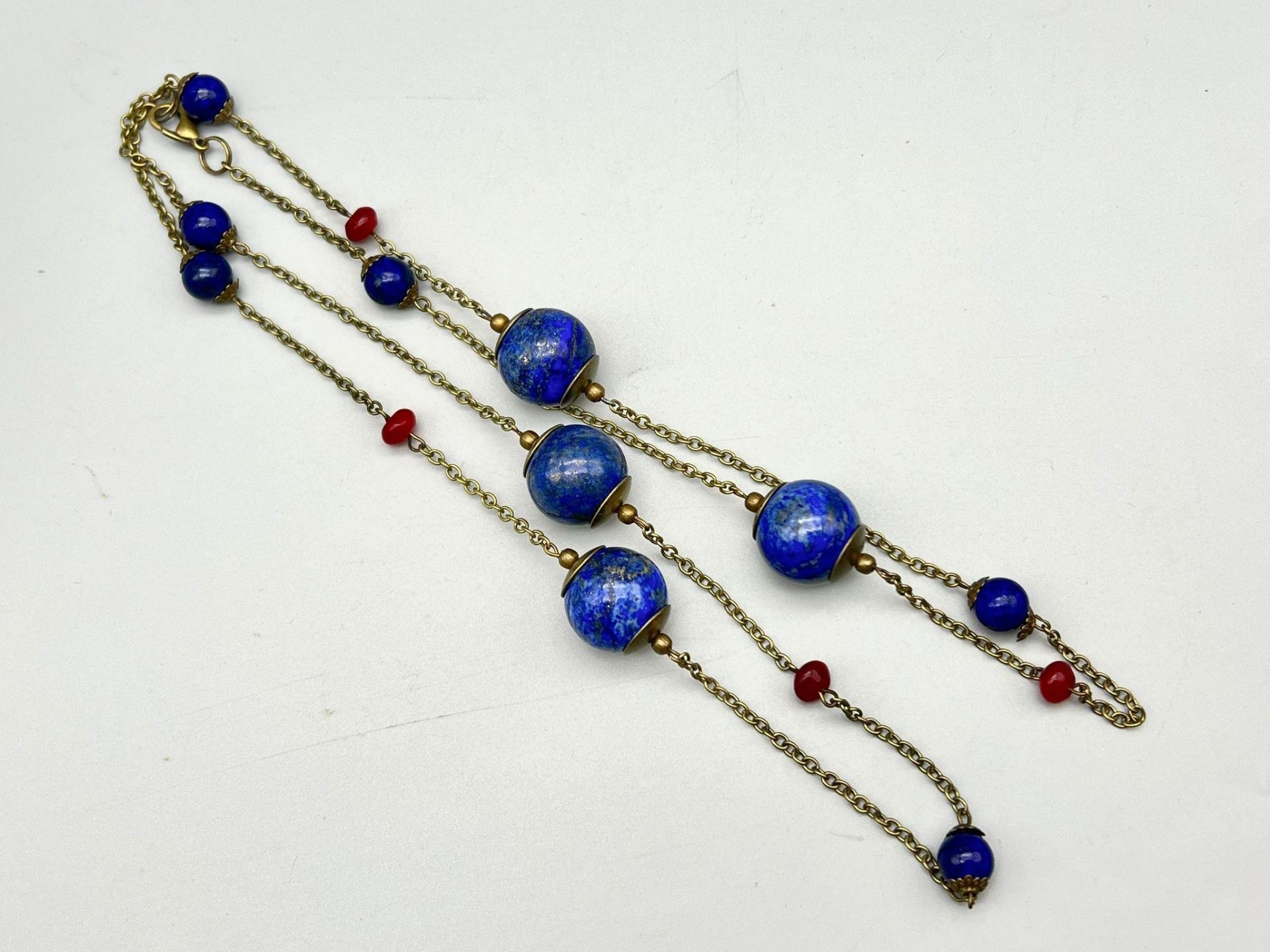 A Vintage Lapis Lazuli and Ruby Chain Necklace. 80cm - Bild 2 aus 2