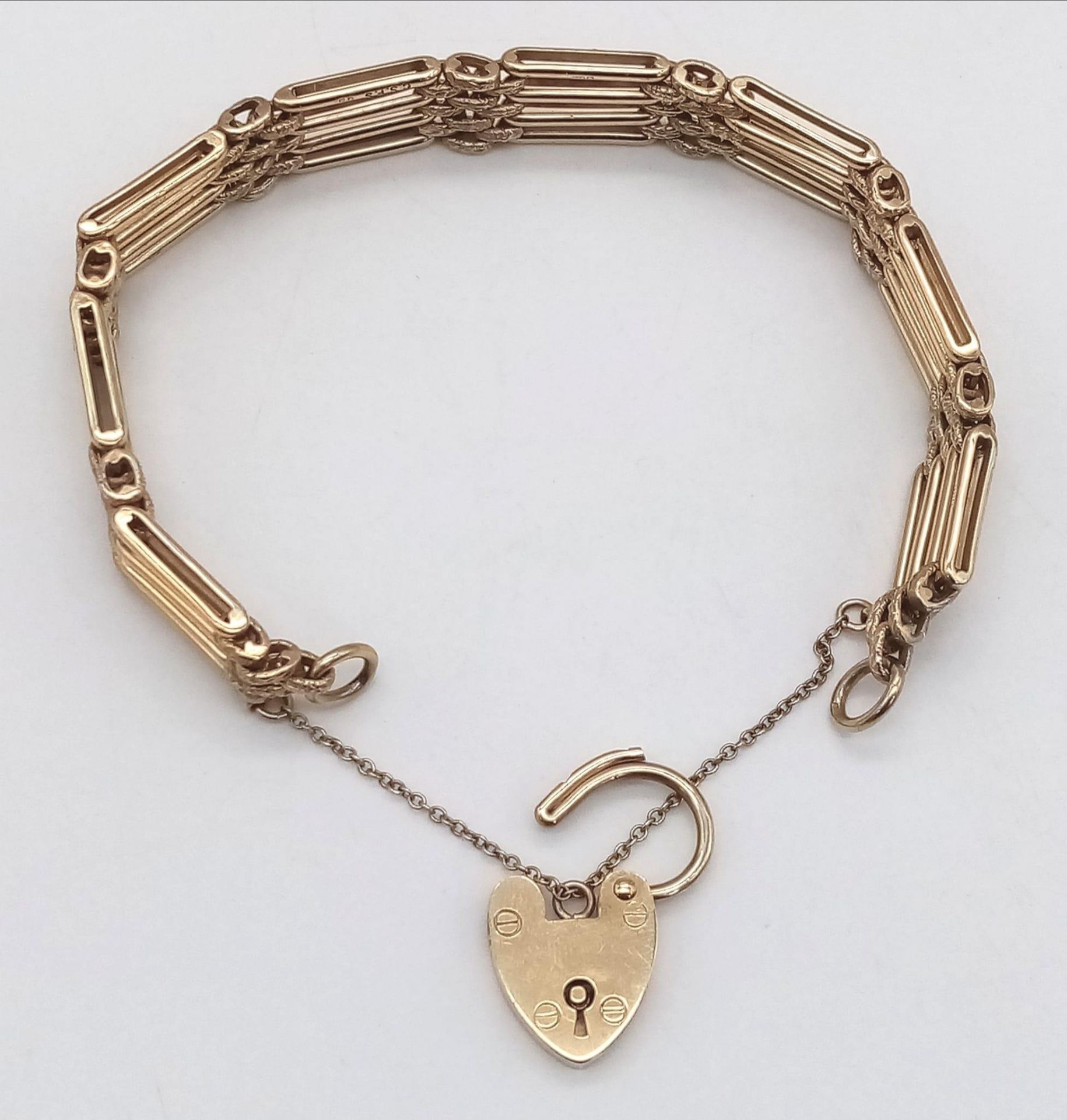 A Lovely Vintage 9K Yellow Gold Gate Bracelet with Heart Clasp. 18cm. 27.6g. Comes in a presentation - Bild 2 aus 5