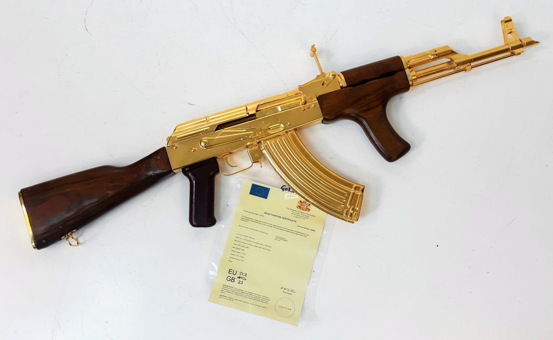 Ultimate Lord of War AK47 Deactivated Gold-Plated Rifle! The weapon that never gives up, finished in - Image 3 of 24