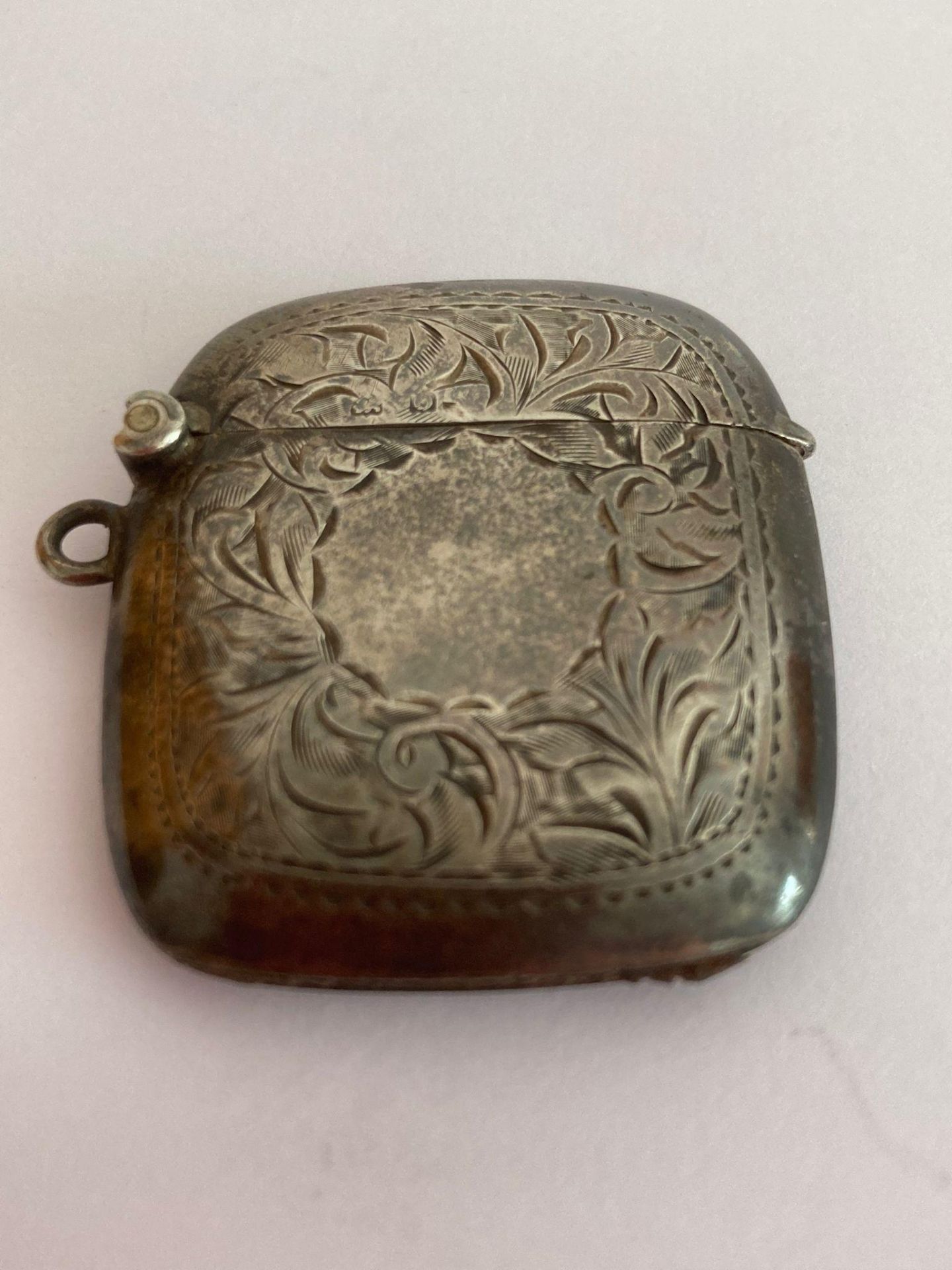 Antique SILVER VESTA With hallmark for William Henry Sparrow, Birmingham 1913. Attractive floral - Image 2 of 2